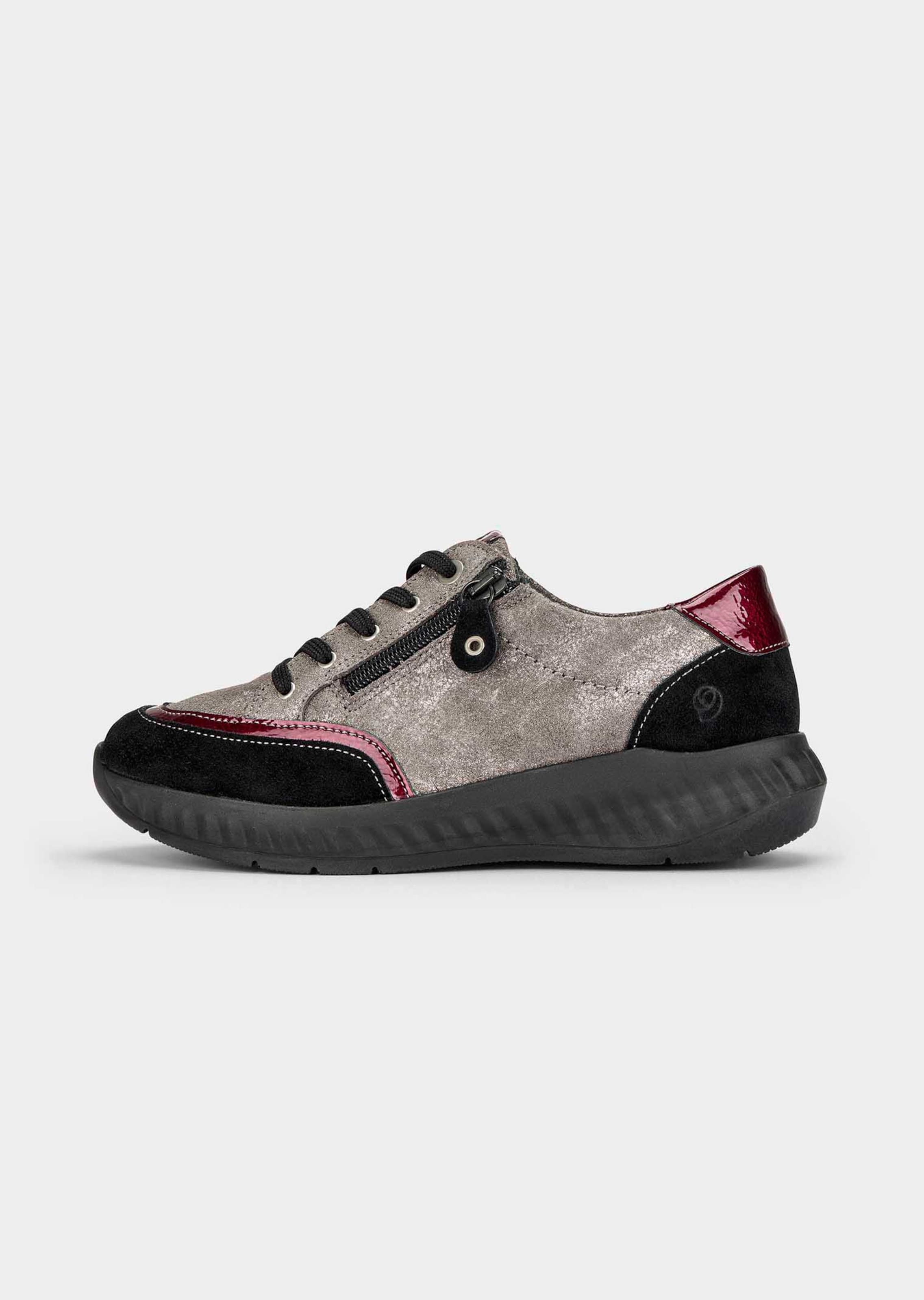 Sneakers avec détails vernis tendance