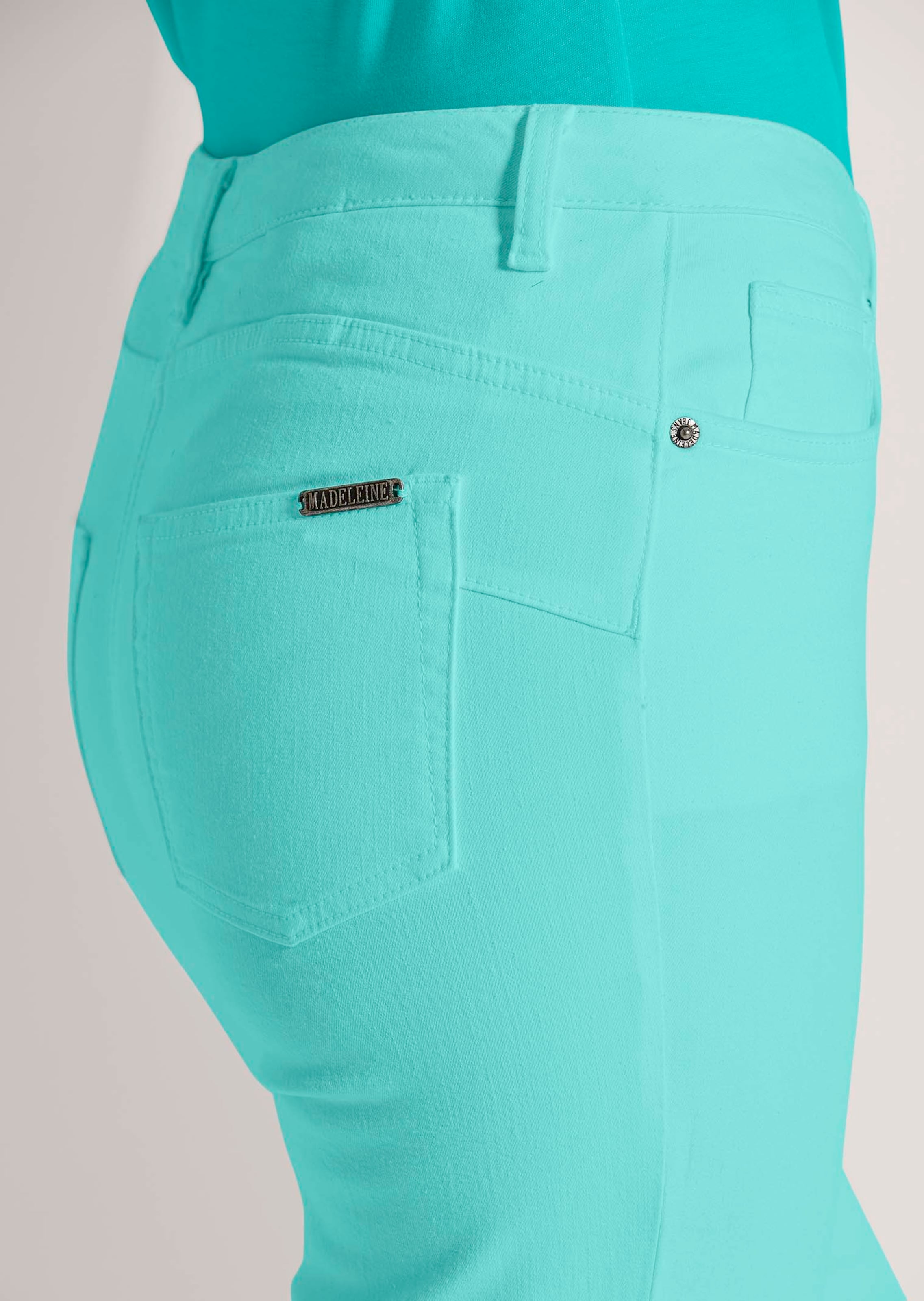 Jeans mit feinem Fransensaum thumbnail 6