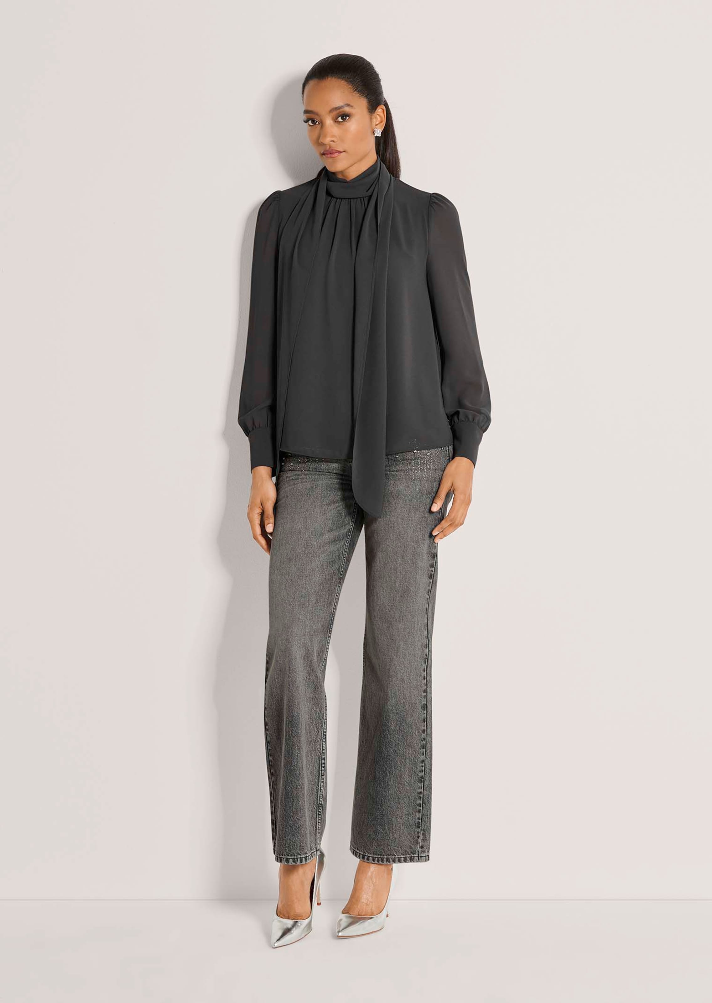 Chiffon blouse with stand-up collar and tie bow thumbnail 3