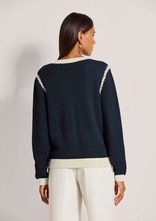 Strickjacke mit Zopfmuster und feinen Details thumbnail 4