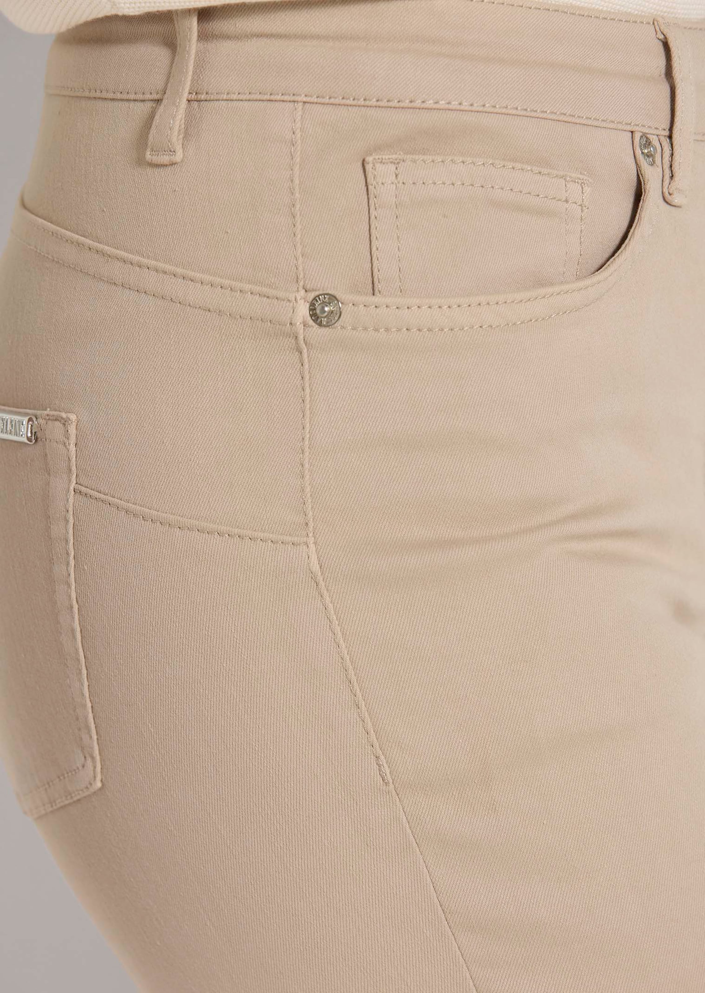 Jeans mit feinem Fransensaum thumbnail 6