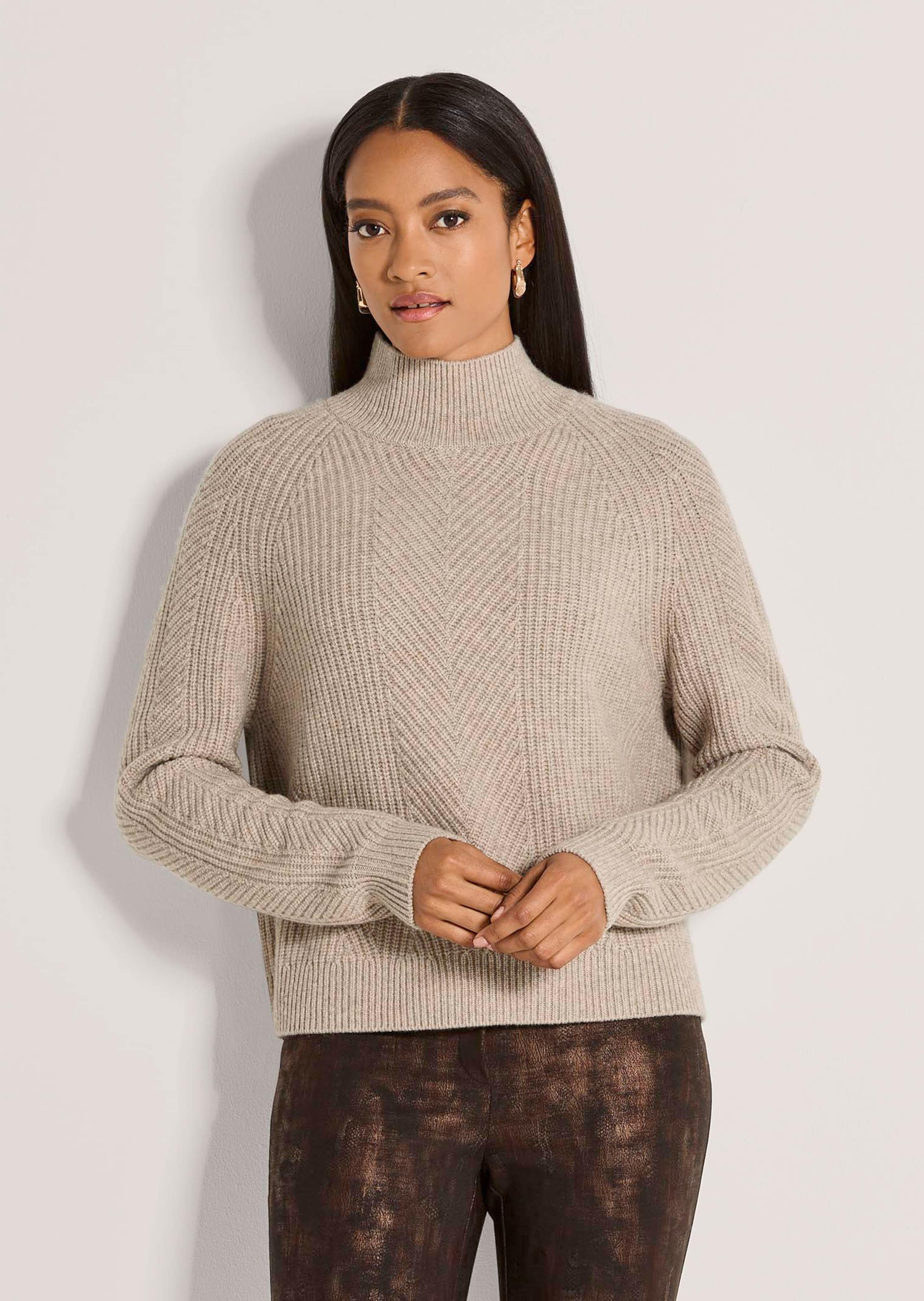 Weicher Pullover mit Stehkragen