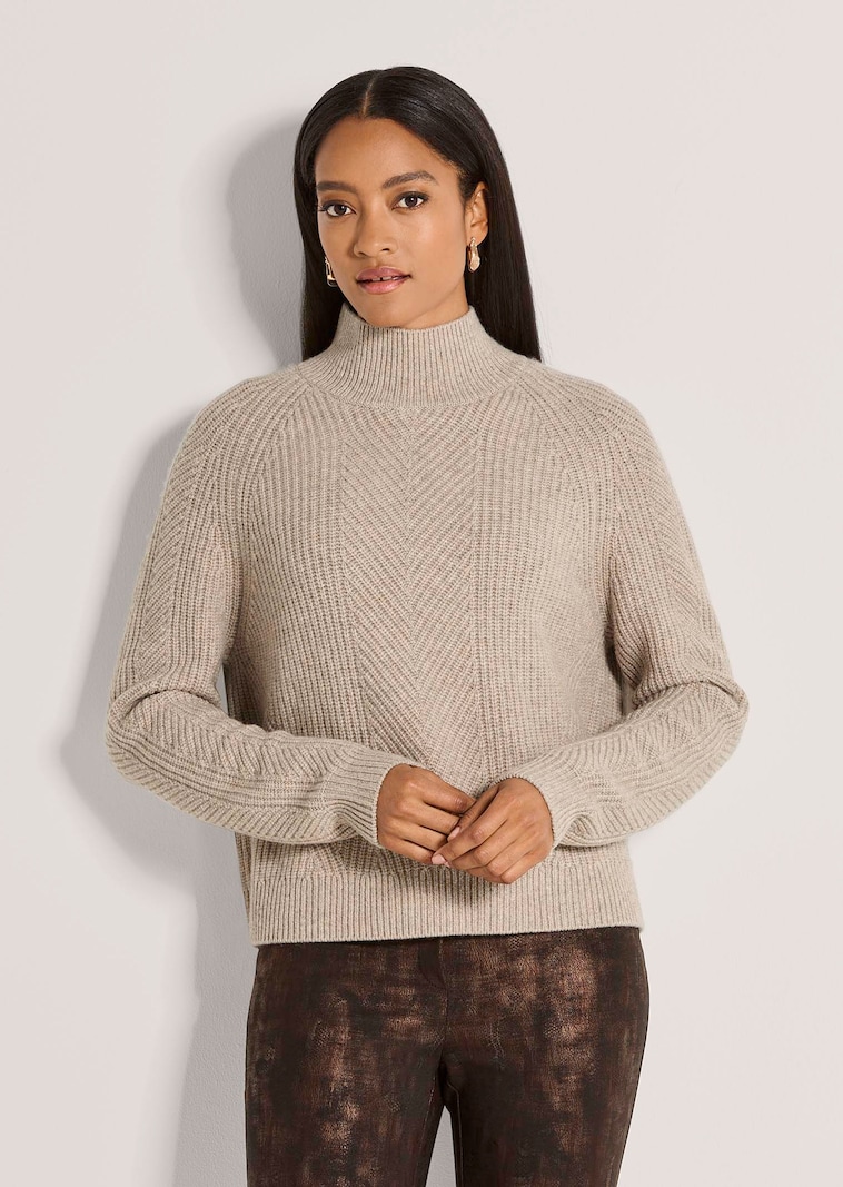 Weicher Pullover mit Stehkragen