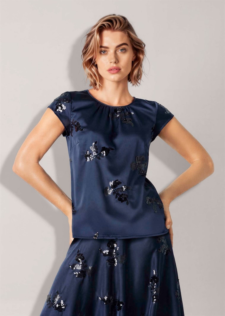 Satijnen blouse met paillettenmotieven