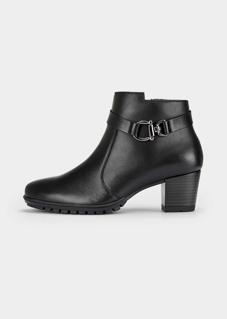 Stiefeletten aus Glattleder mit Zierelement