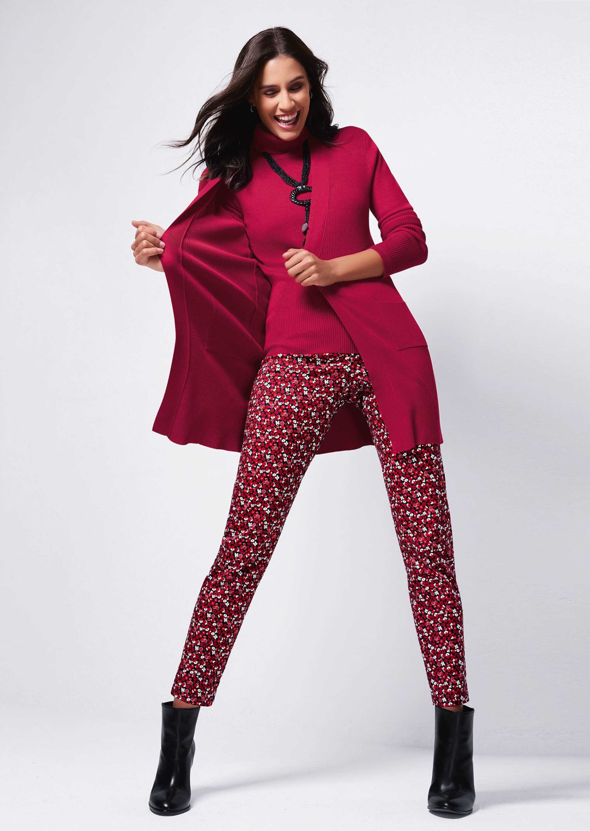 Slim-fit trousers with floral pattern