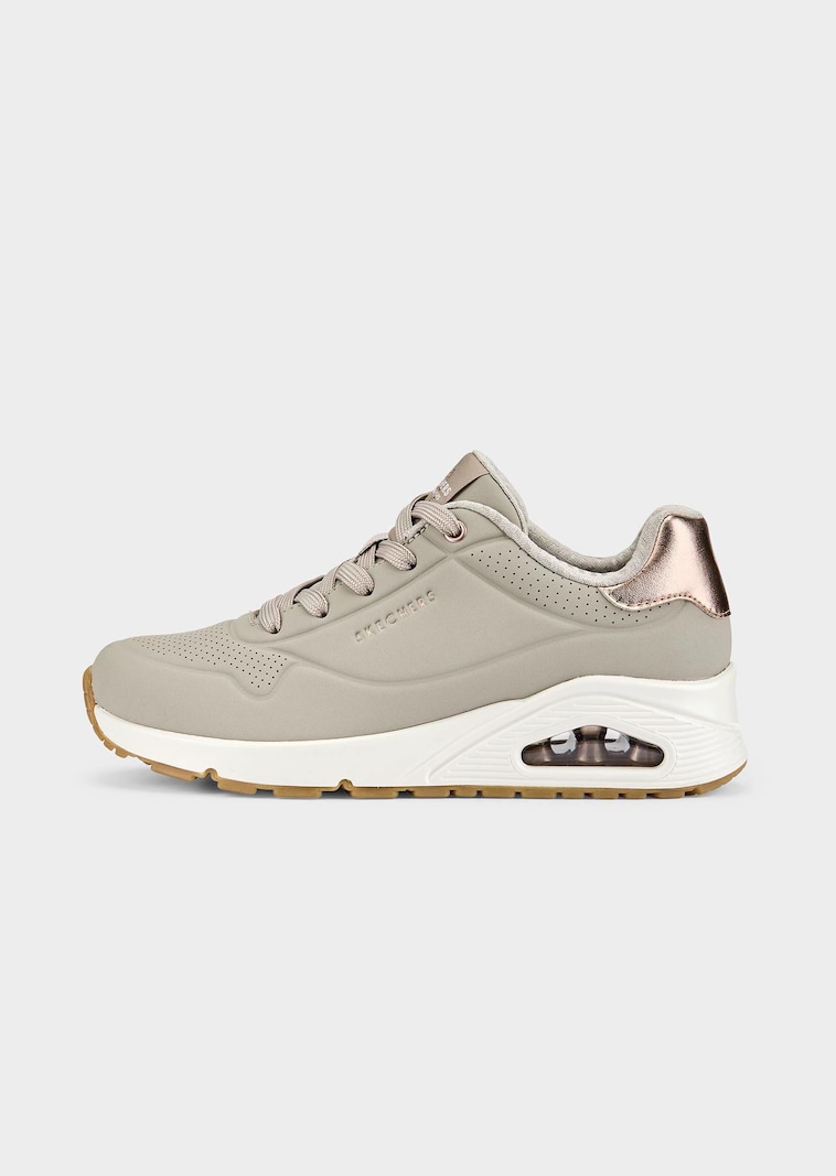 Sneaker zum Schnüren mit dekorativen Details