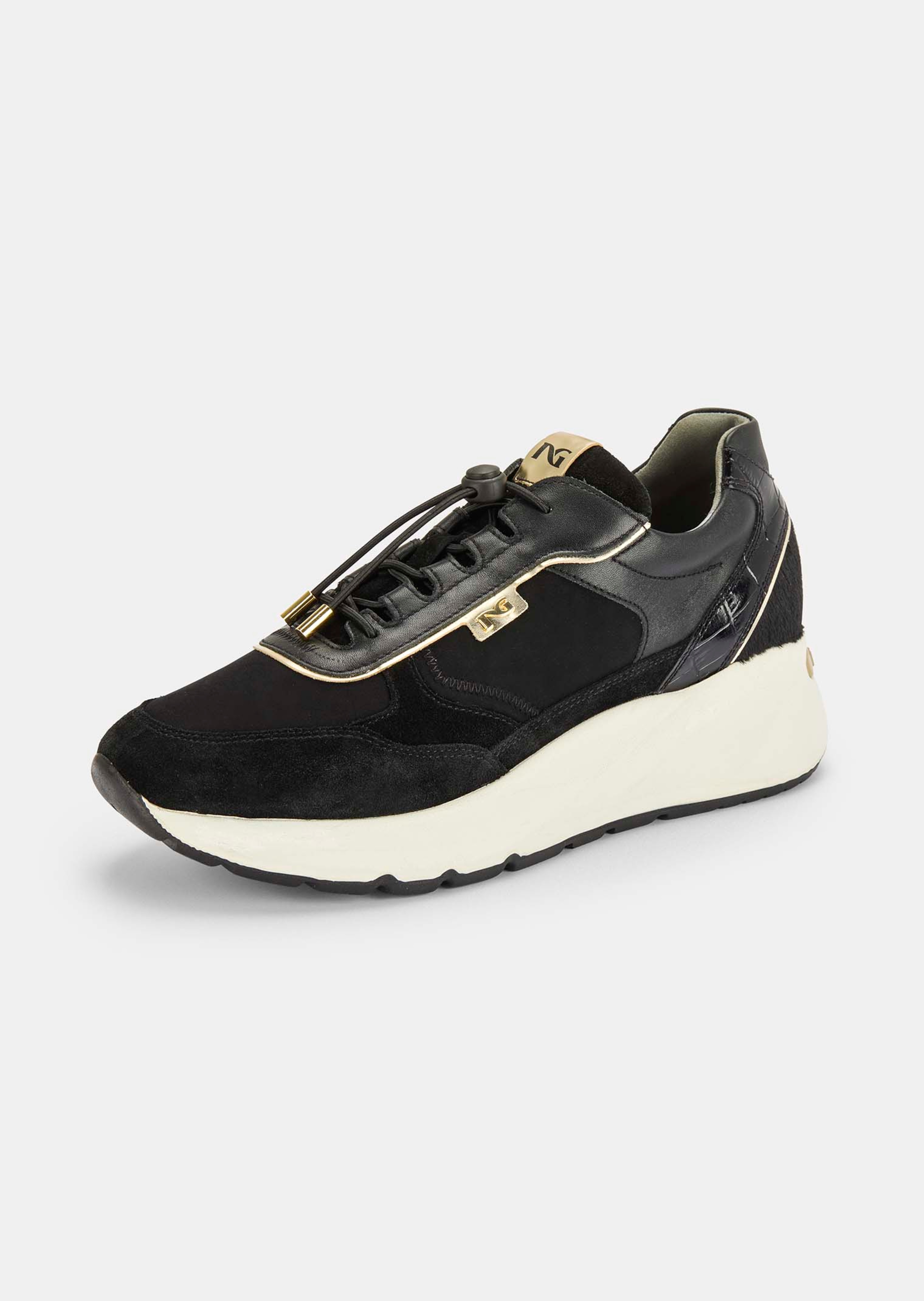 Trainers with a quick-lace fastening
