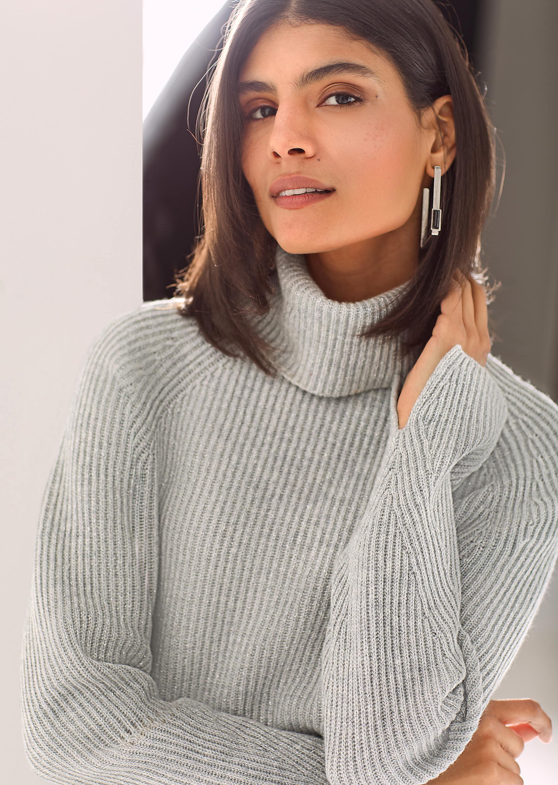 Schimmernder Rollkragen-Pullover mit Raglanärmeln