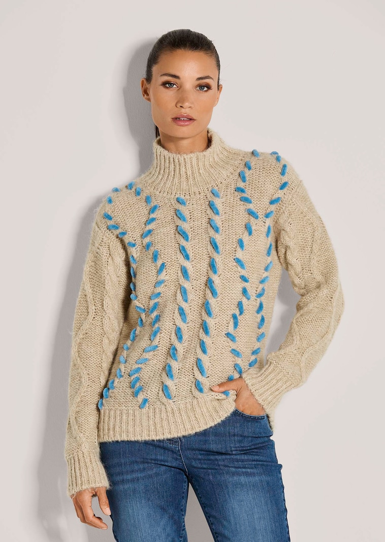 Pullover mit Folklore-Akzenten