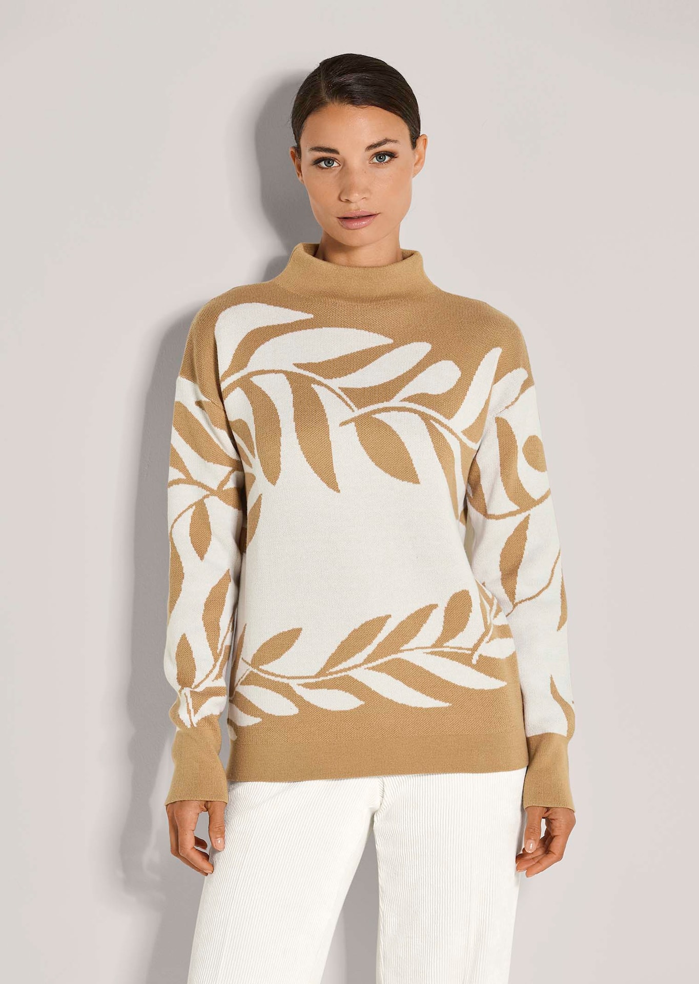 Pull jacquard à motif floral