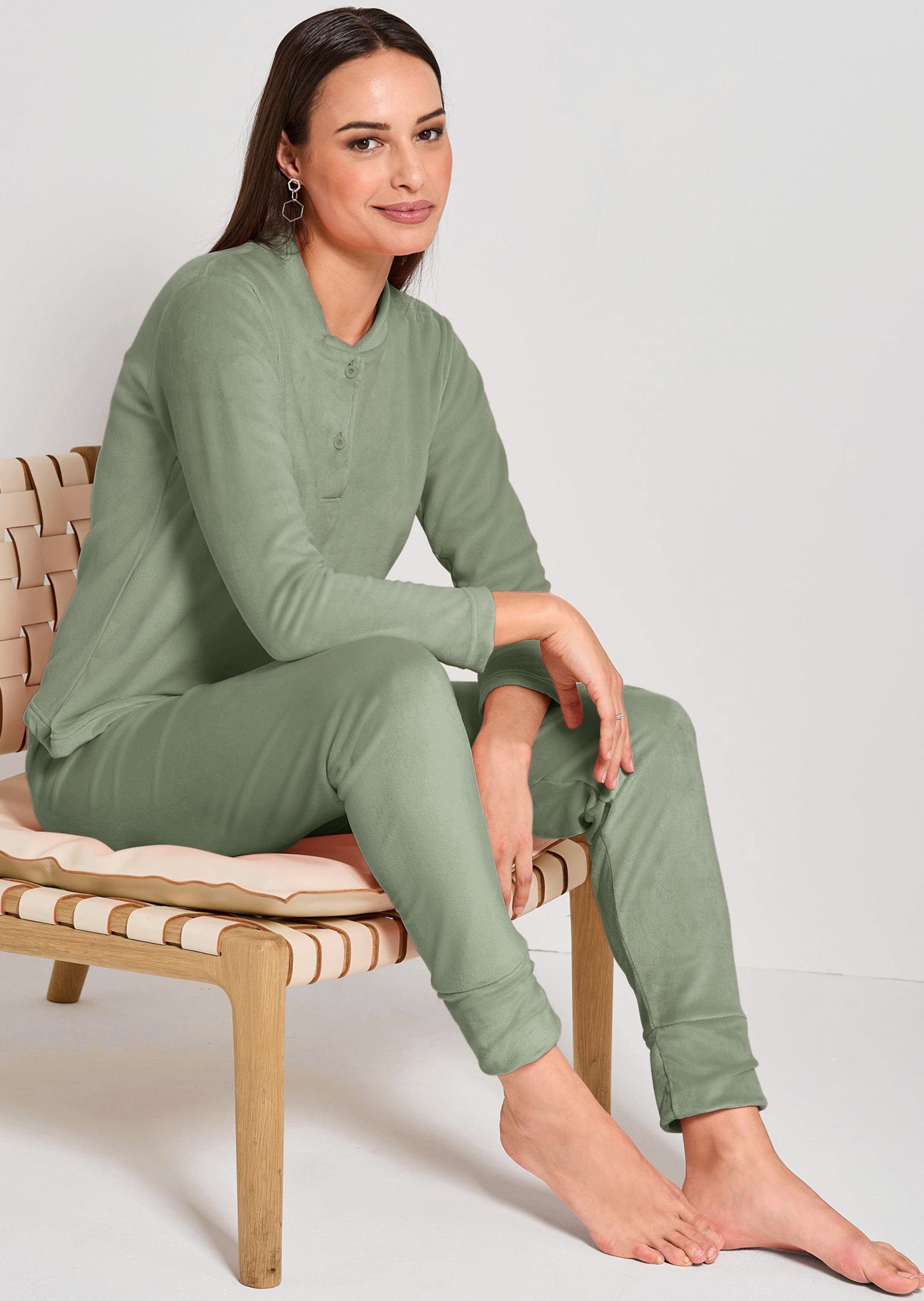 Hausanzug aus samtigem Micro-Fleece