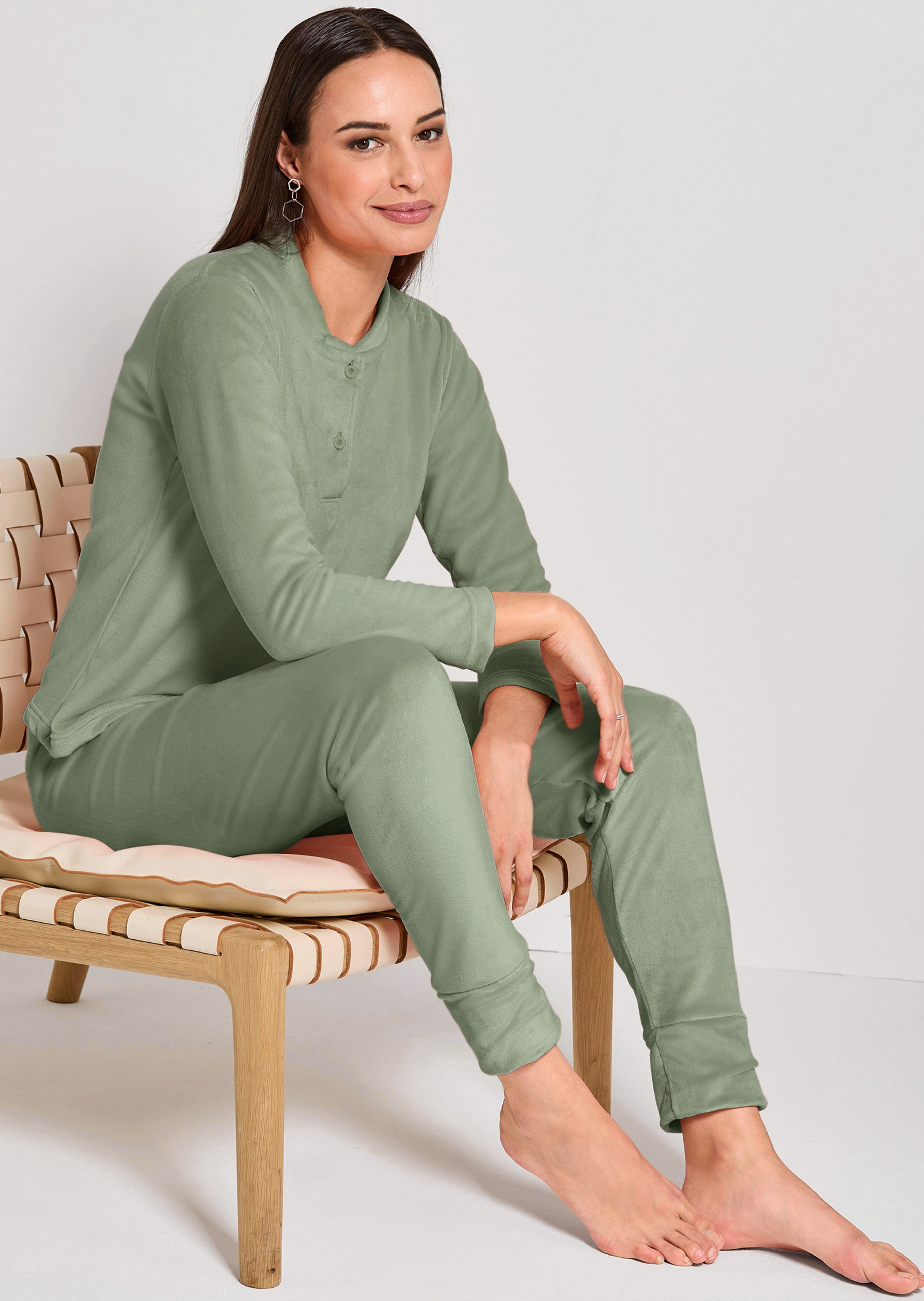 Hausanzug aus samtigem Micro-Fleece