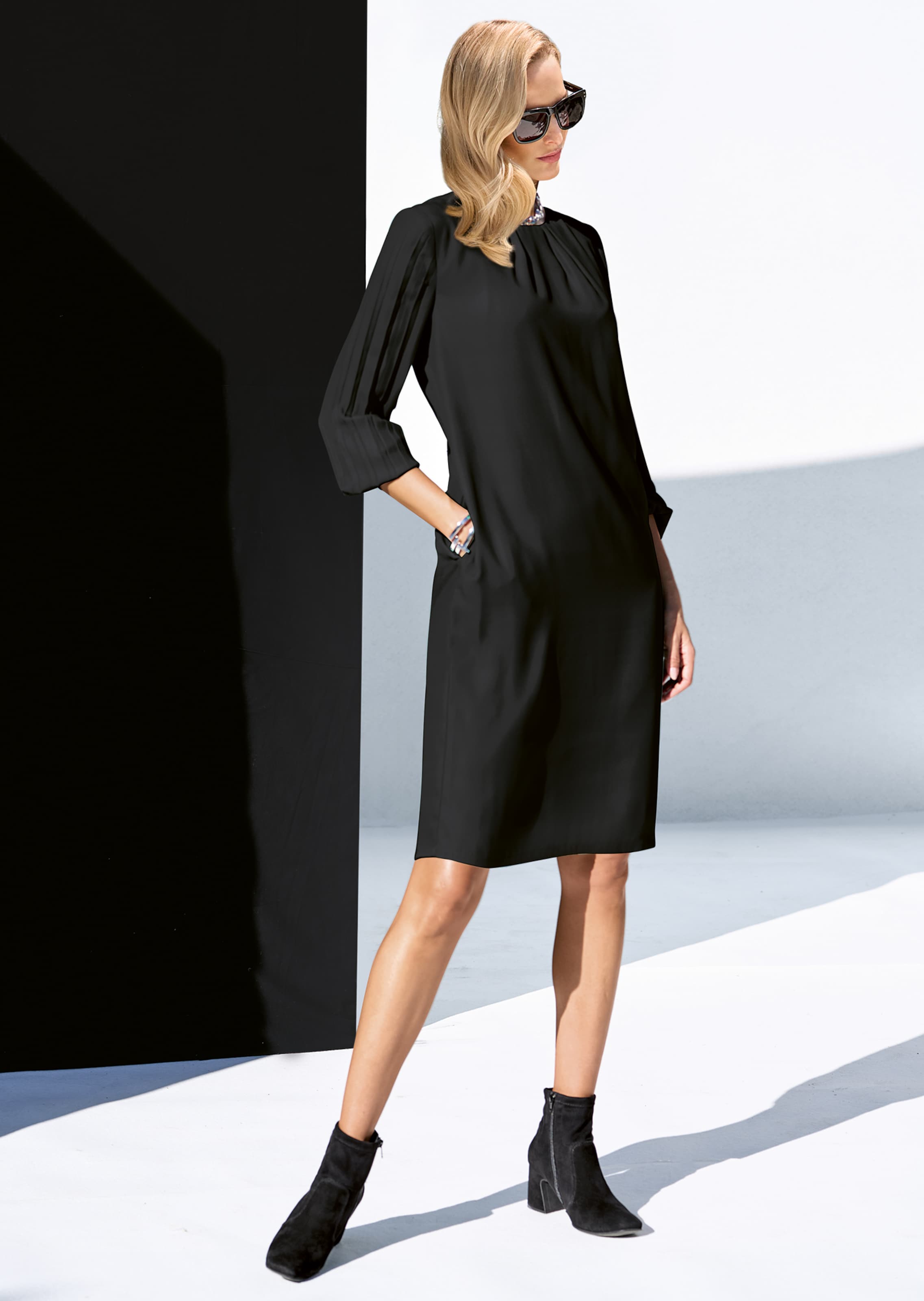 Robe droite avec manches plissées