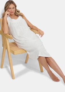 Chemise de nuit longue ornée de ruchés thumbnail 3