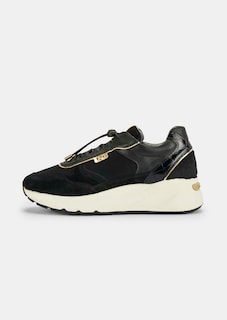 Trainers with a quick-lace fastening thumbnail 4