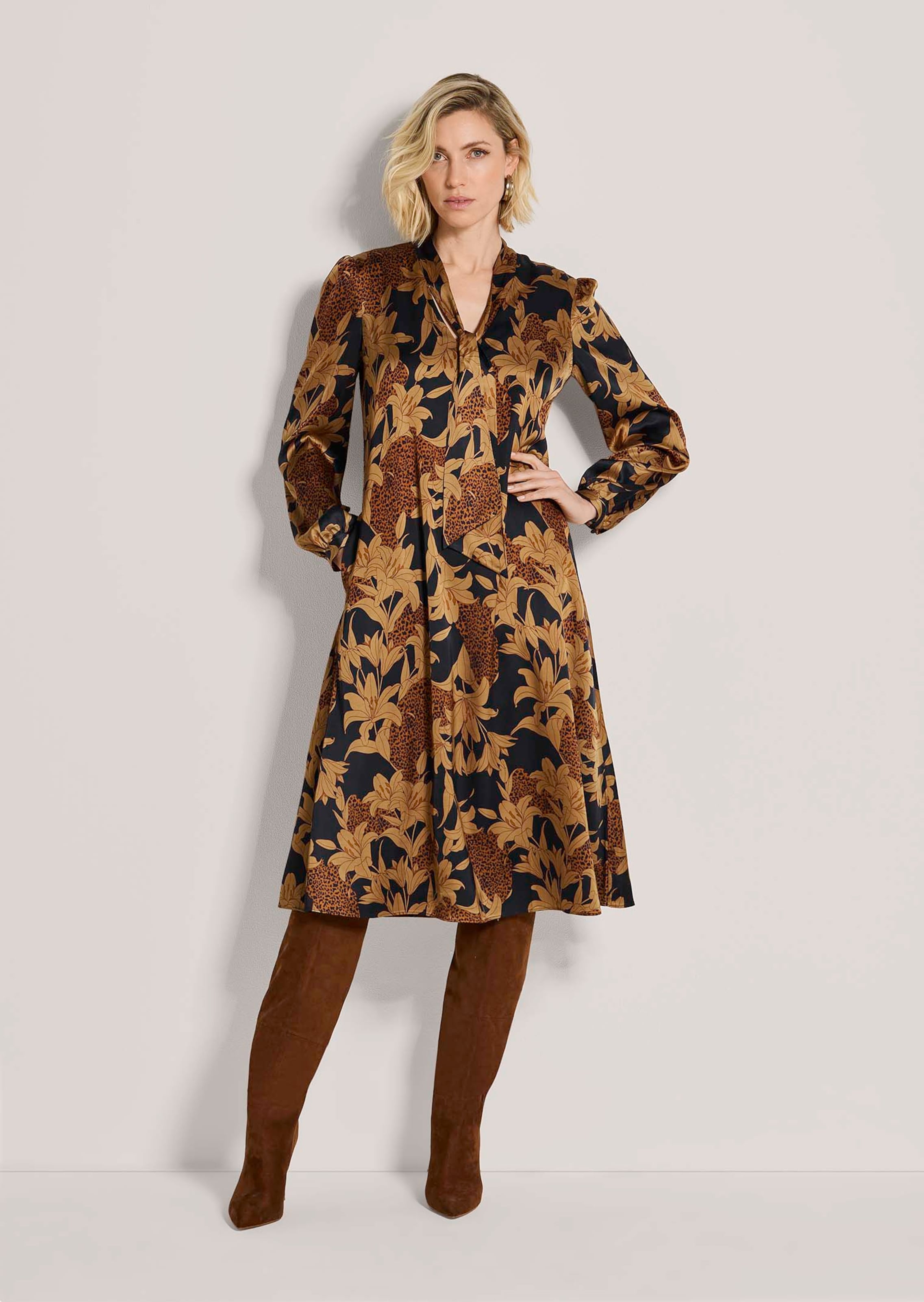 Schluppen-Kleid mit Allover-Blütenprint