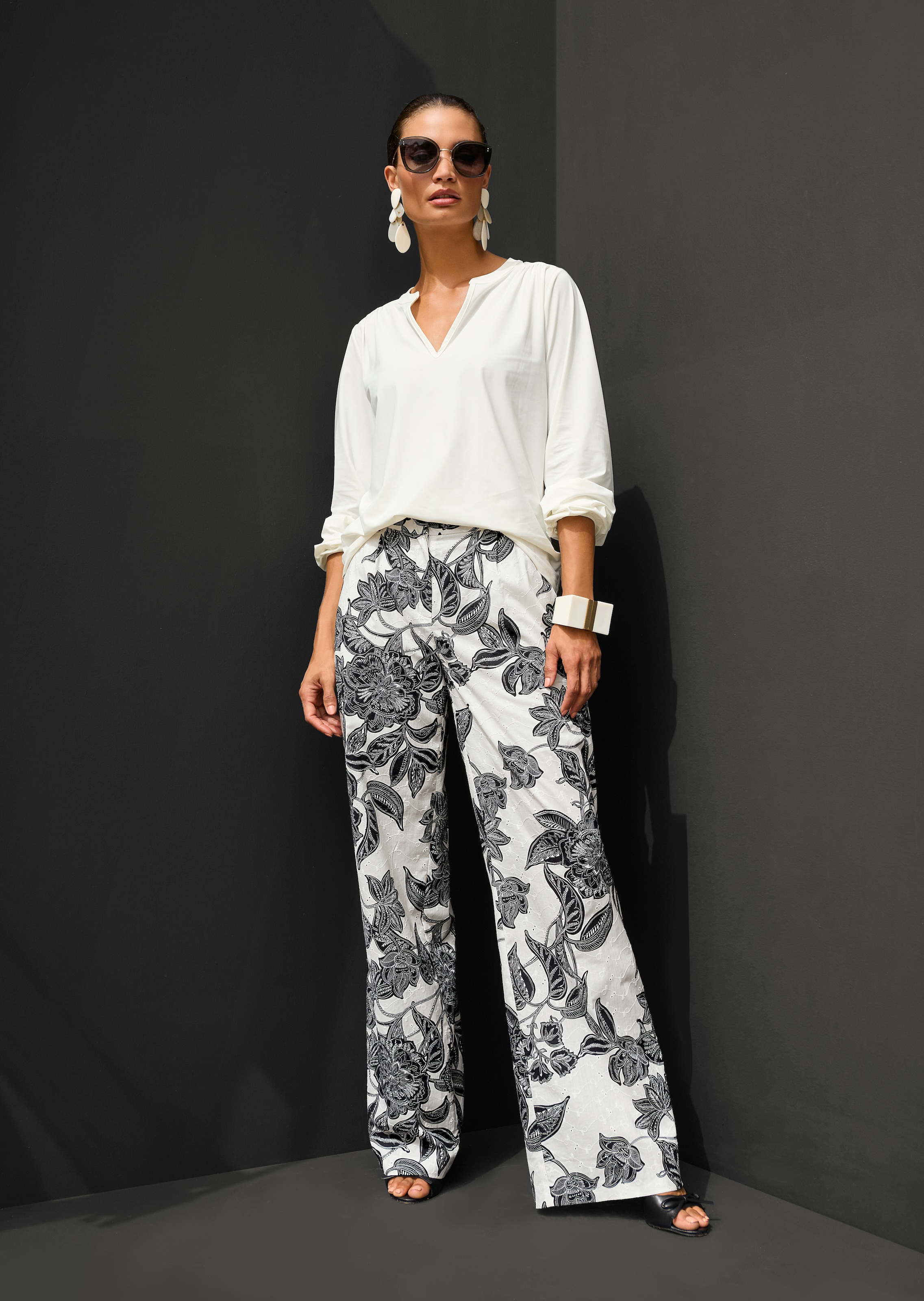 Hose mit Madeira-Stickerei und Blumenprint