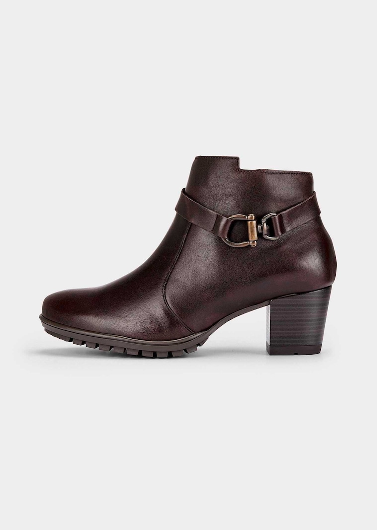 Stiefeletten aus Glattleder mit Zierelement