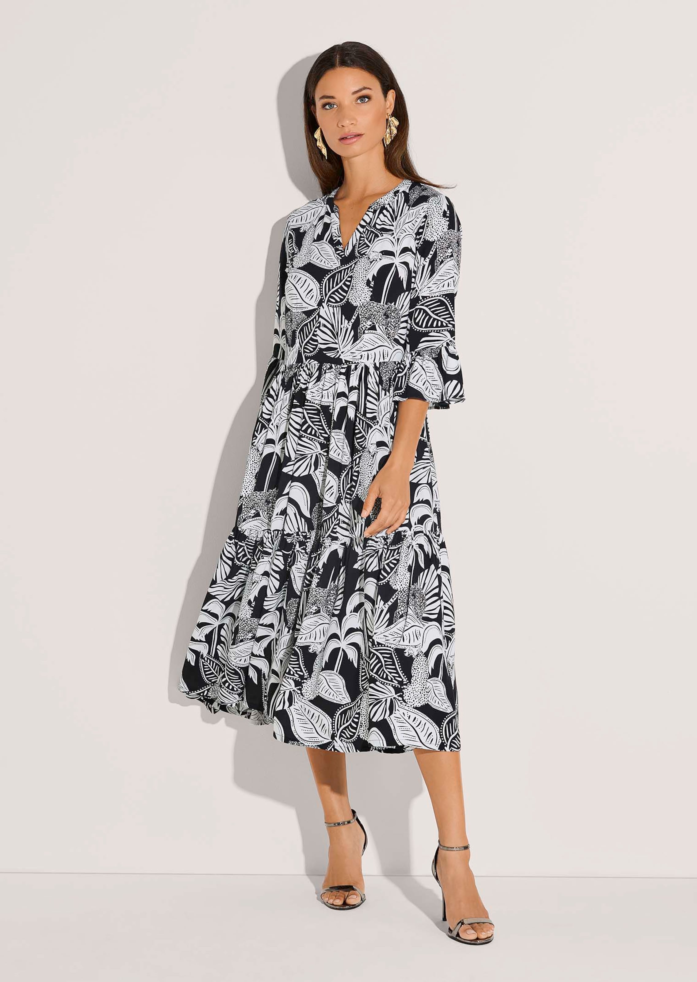 Kleid mit sommerlichem Print in leichter Viskosequalität