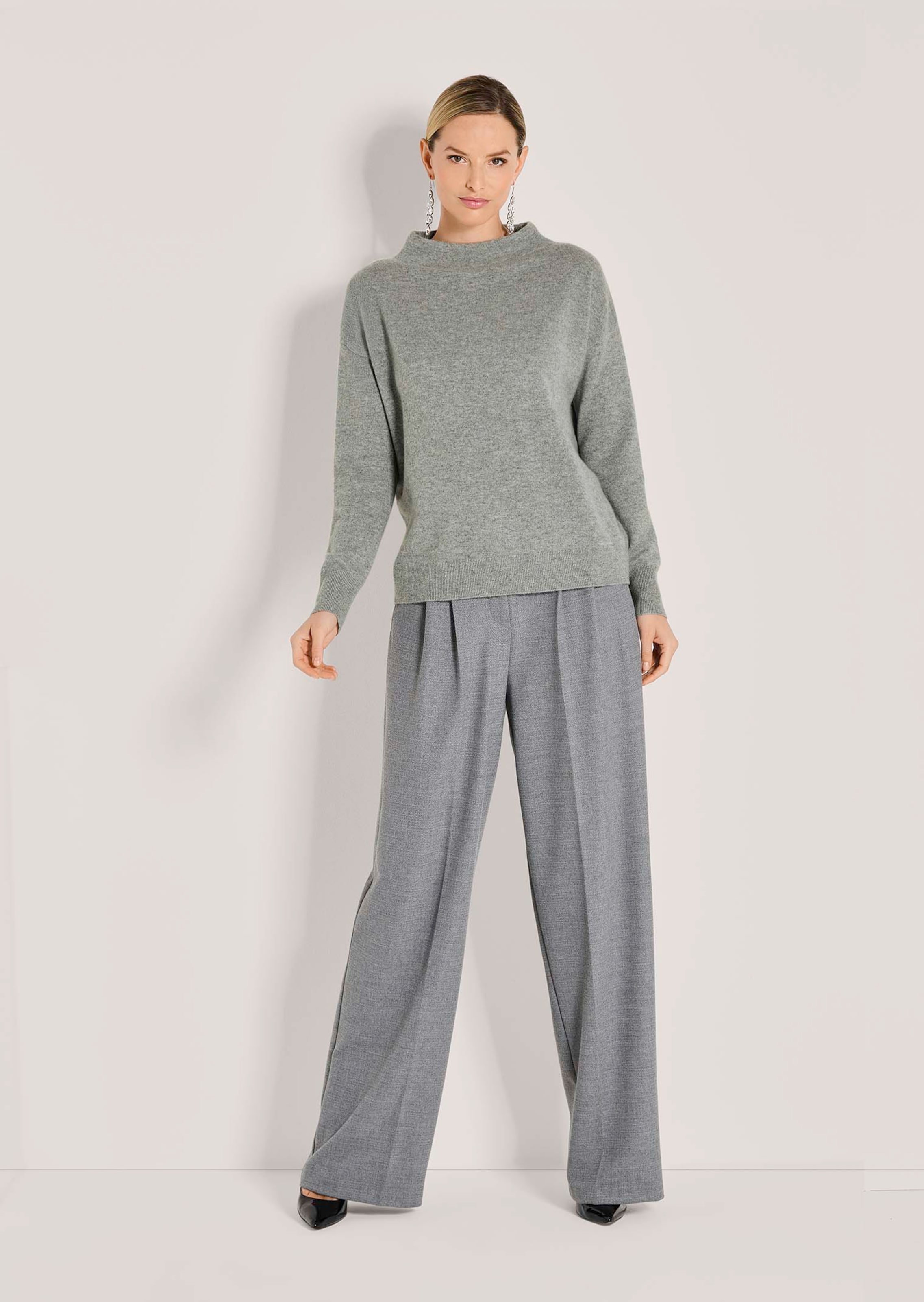 Cashmere jumper with high neck