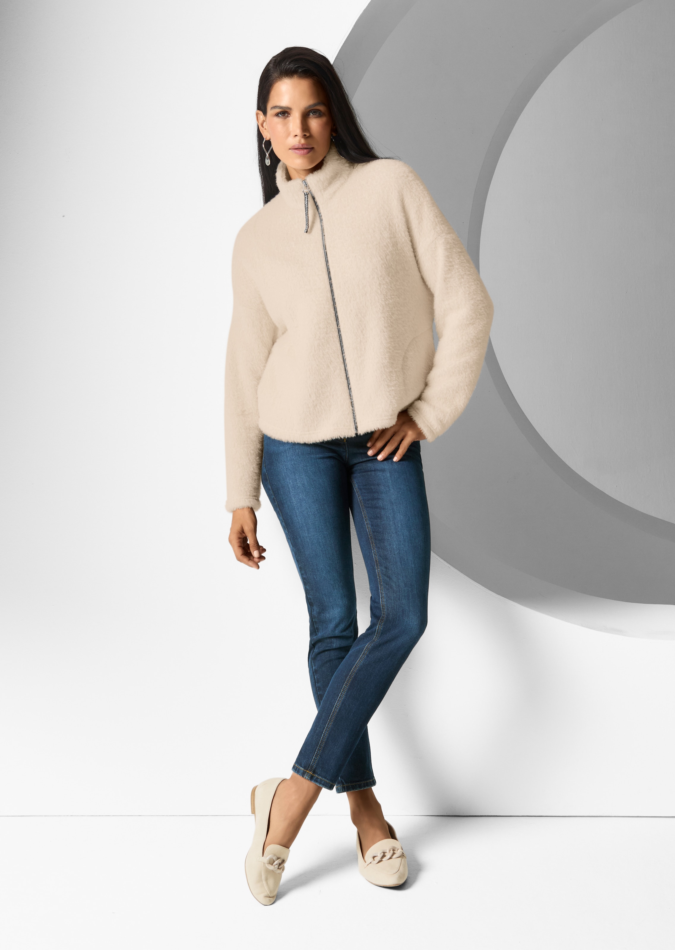 Veste courte en fausse fourrure tendance