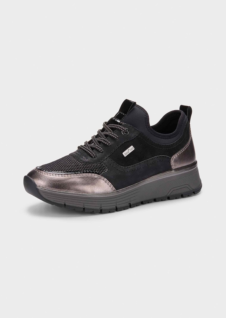 Waterafstotende sneakers die u gemakkelijk kunt aantrekken