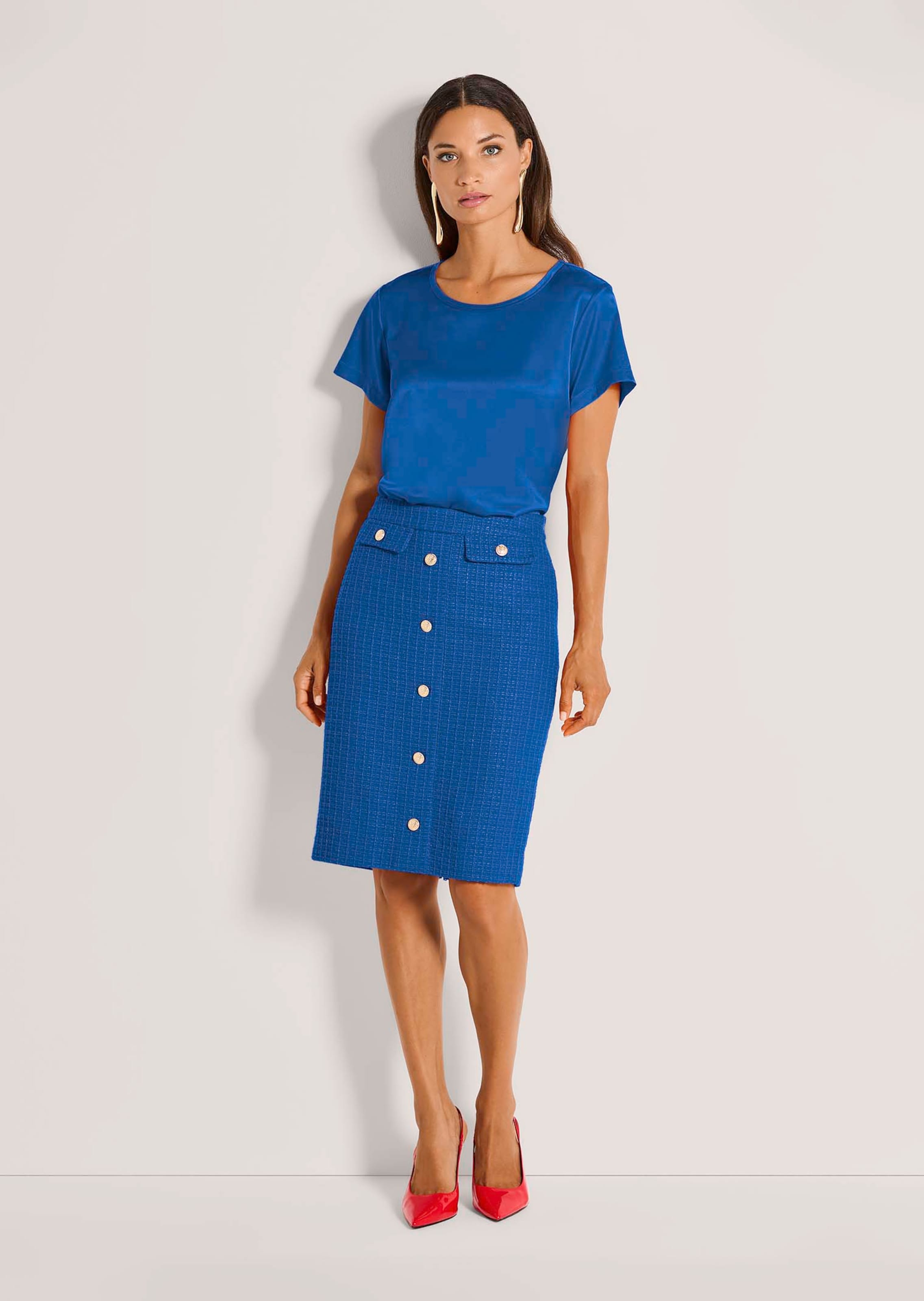 Slim pencil skirt with subtle sheen accents thumbnail 3