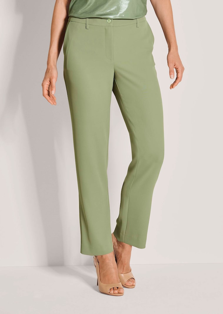 Stoffhose mit Stretchanteil in konischer Form