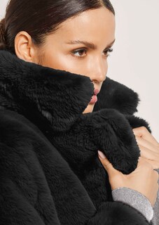Manteau long en fausse fourrure thumbnail 6