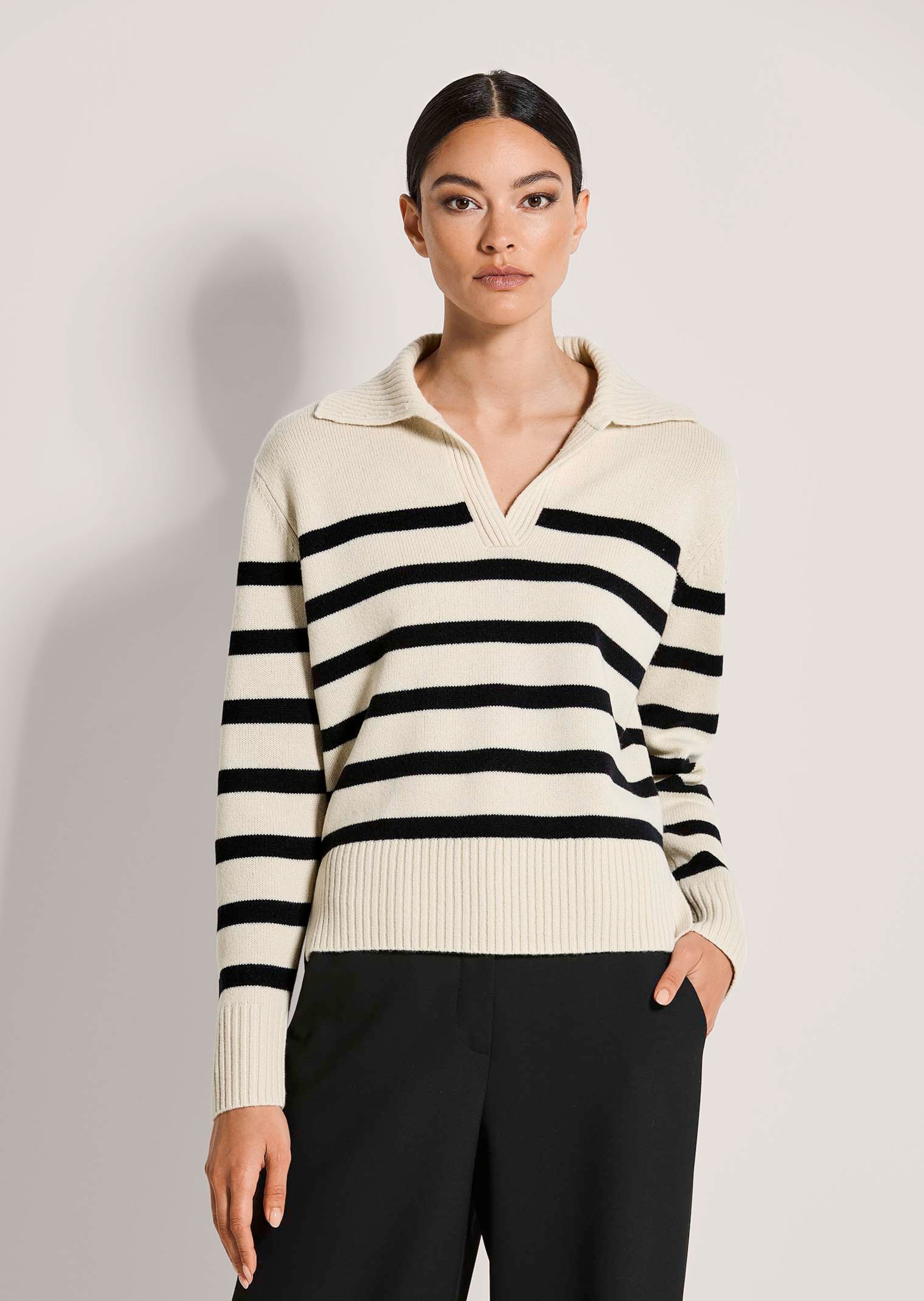 Gestreifter Pullover mit Polokragen