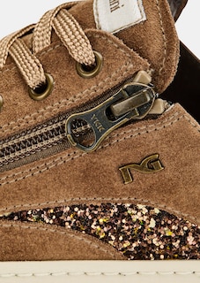 Trainers with subtle glitter accents thumbnail 3