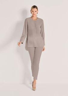 Lange Seidenbluse in kragenloser Form thumbnail 3