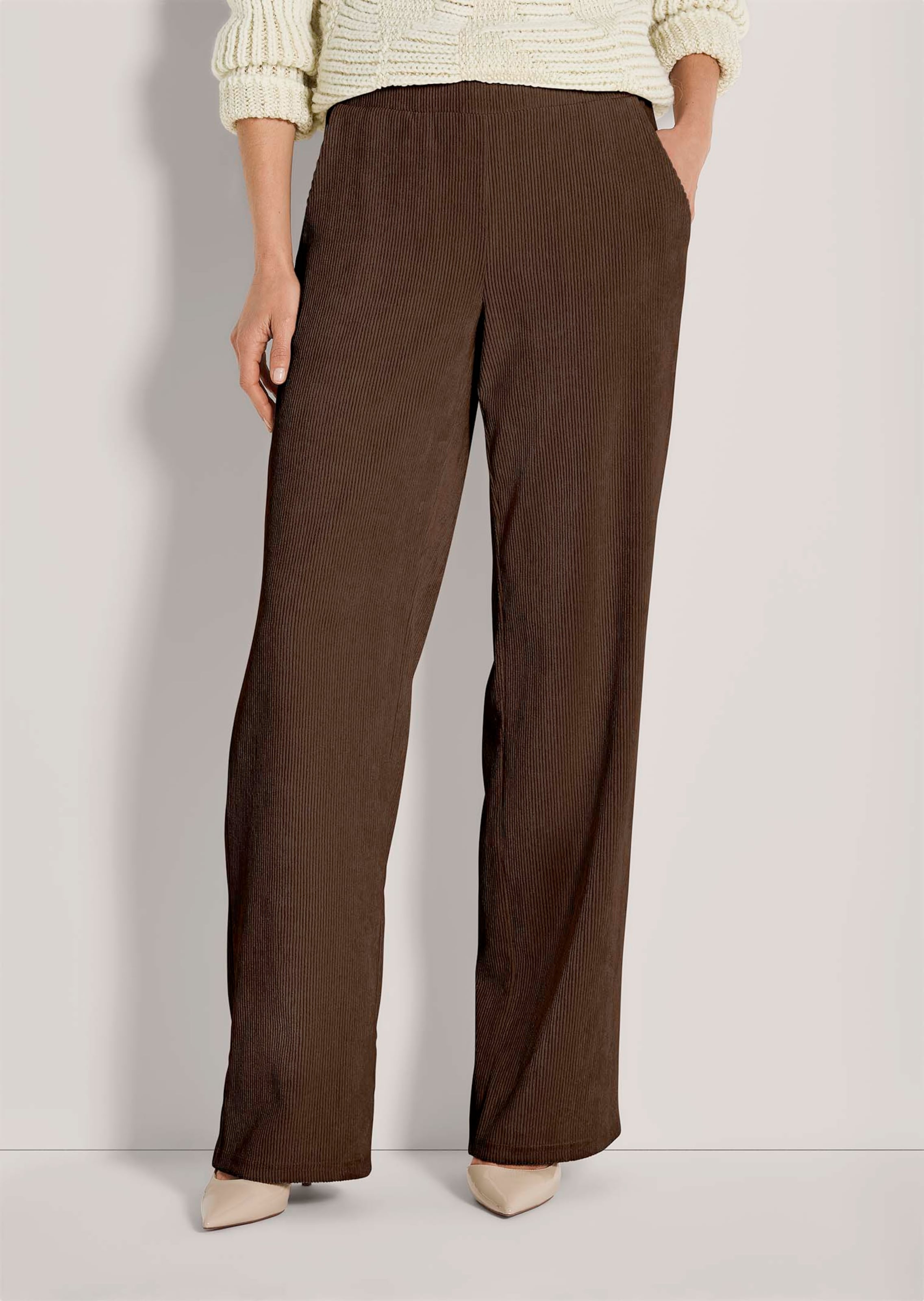 Weite Cordhose zum Schlüpfen