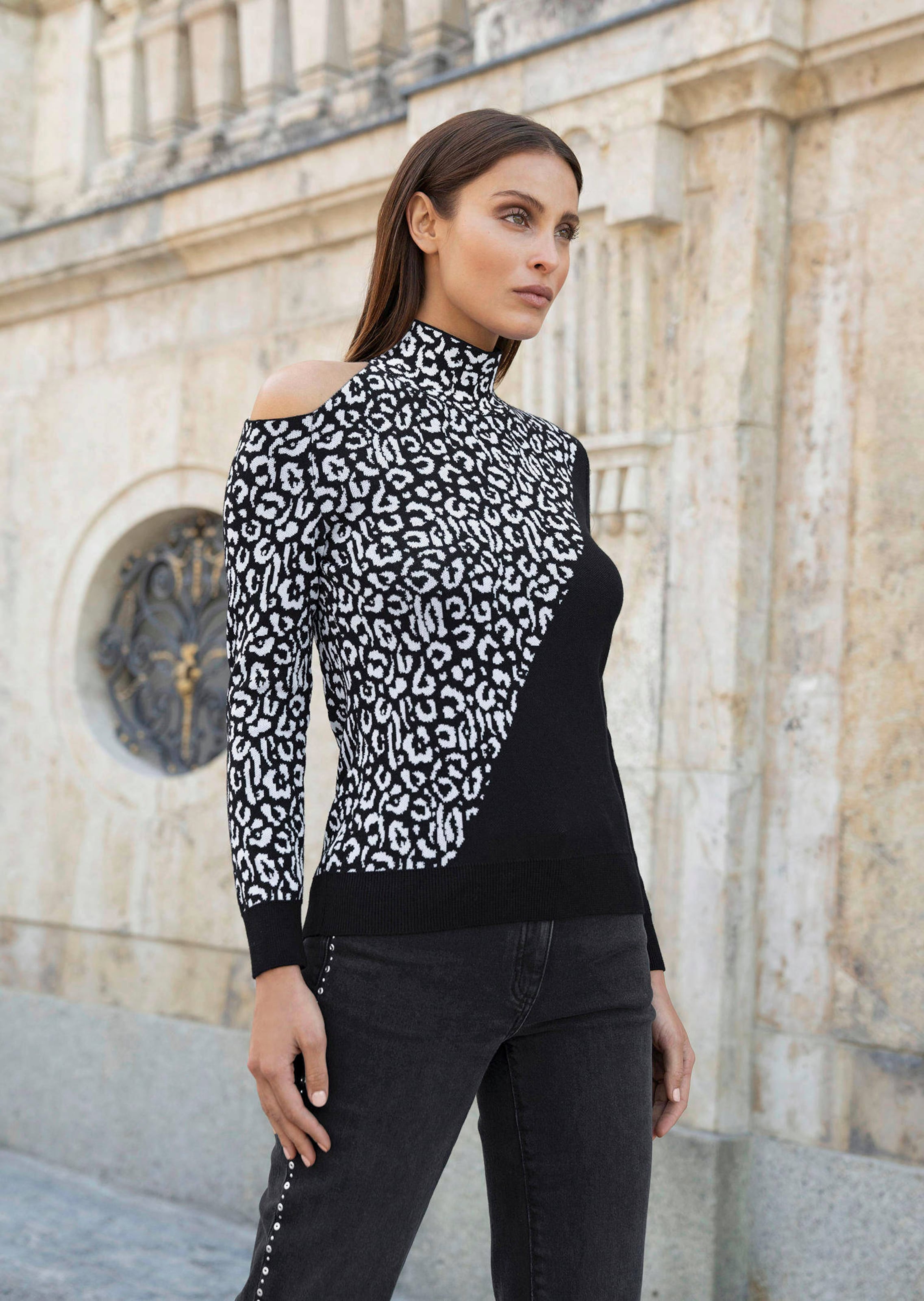 Pullover mit Cut-Out Detail