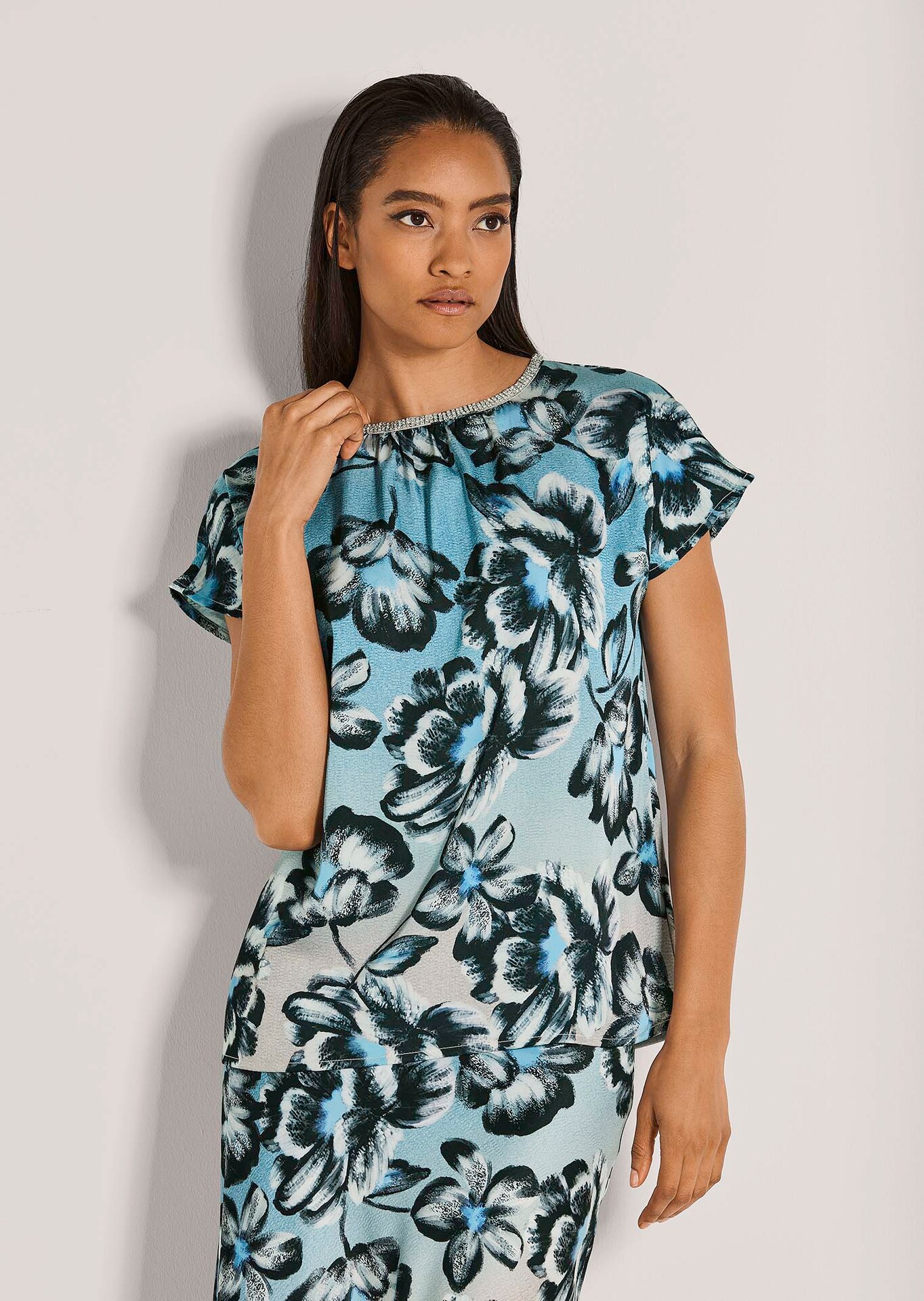 Schlupfbluse mit Print und Glanz-Akzenten