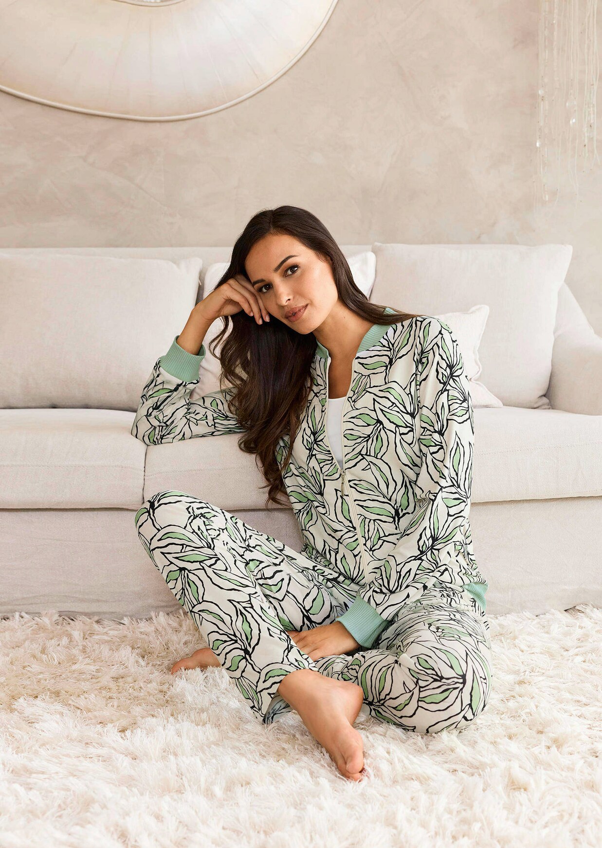 Leisure suit with an all-over print