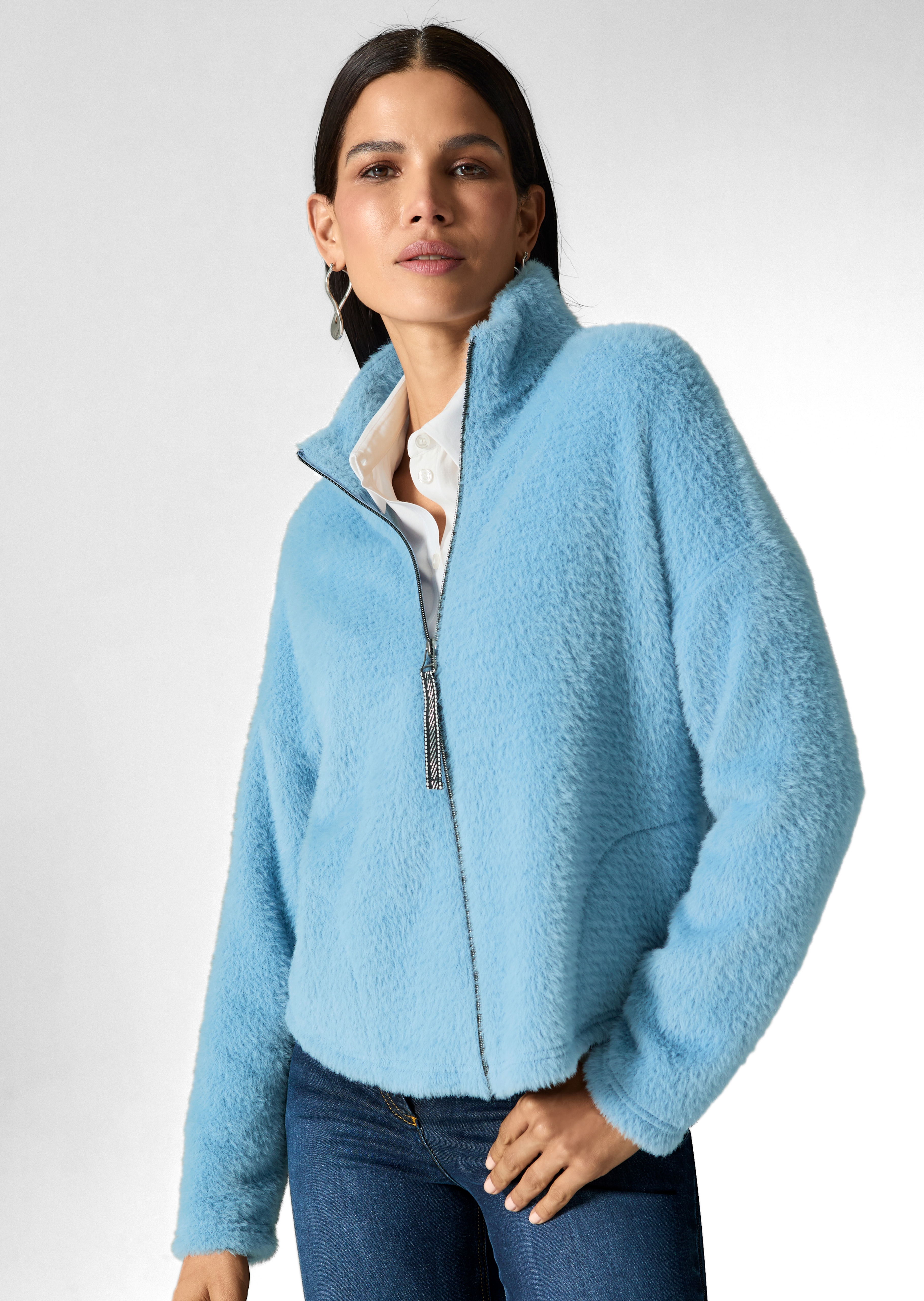 Veste courte en fausse fourrure tendance