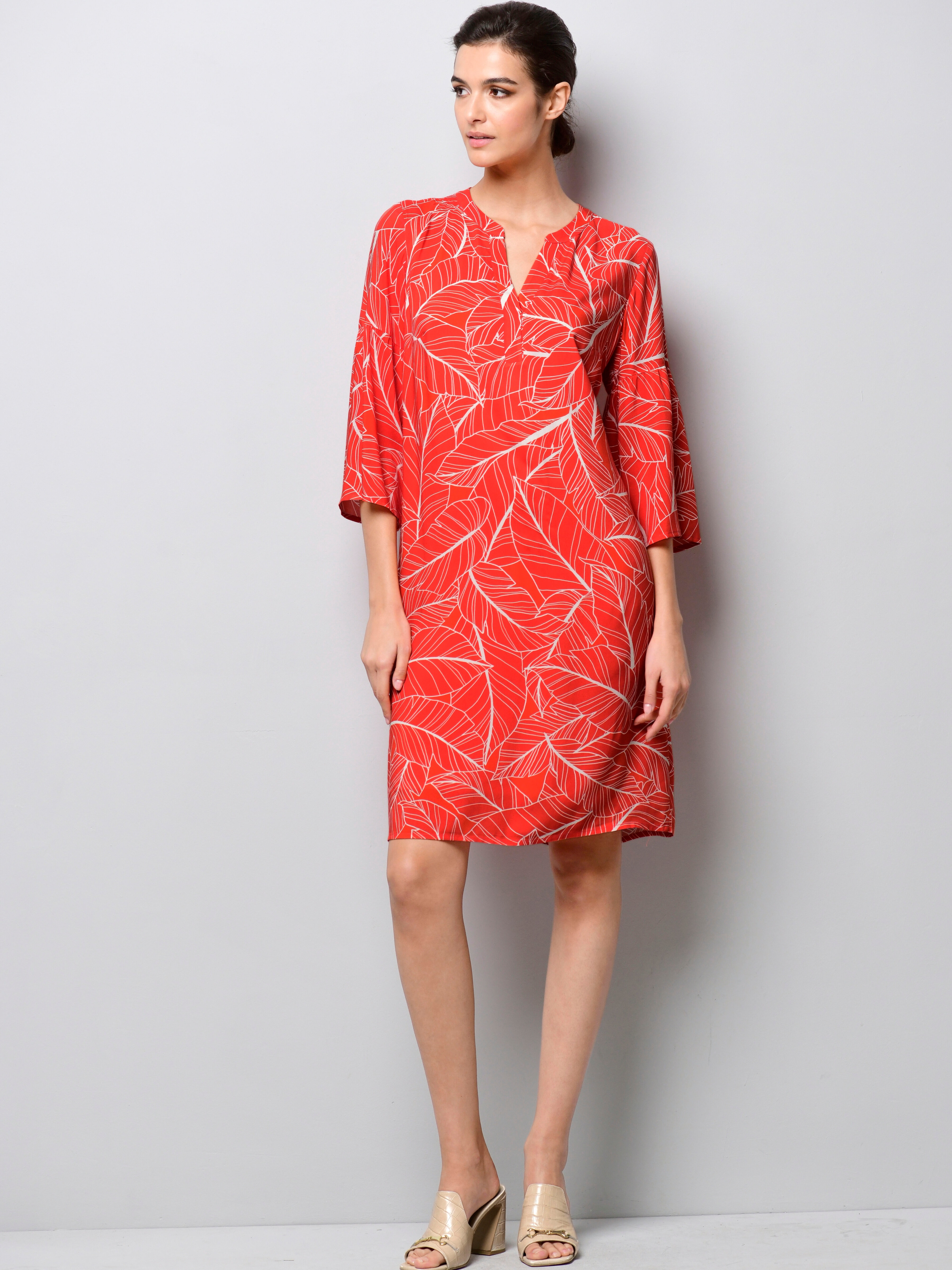 Kleid in grafischem Dessin