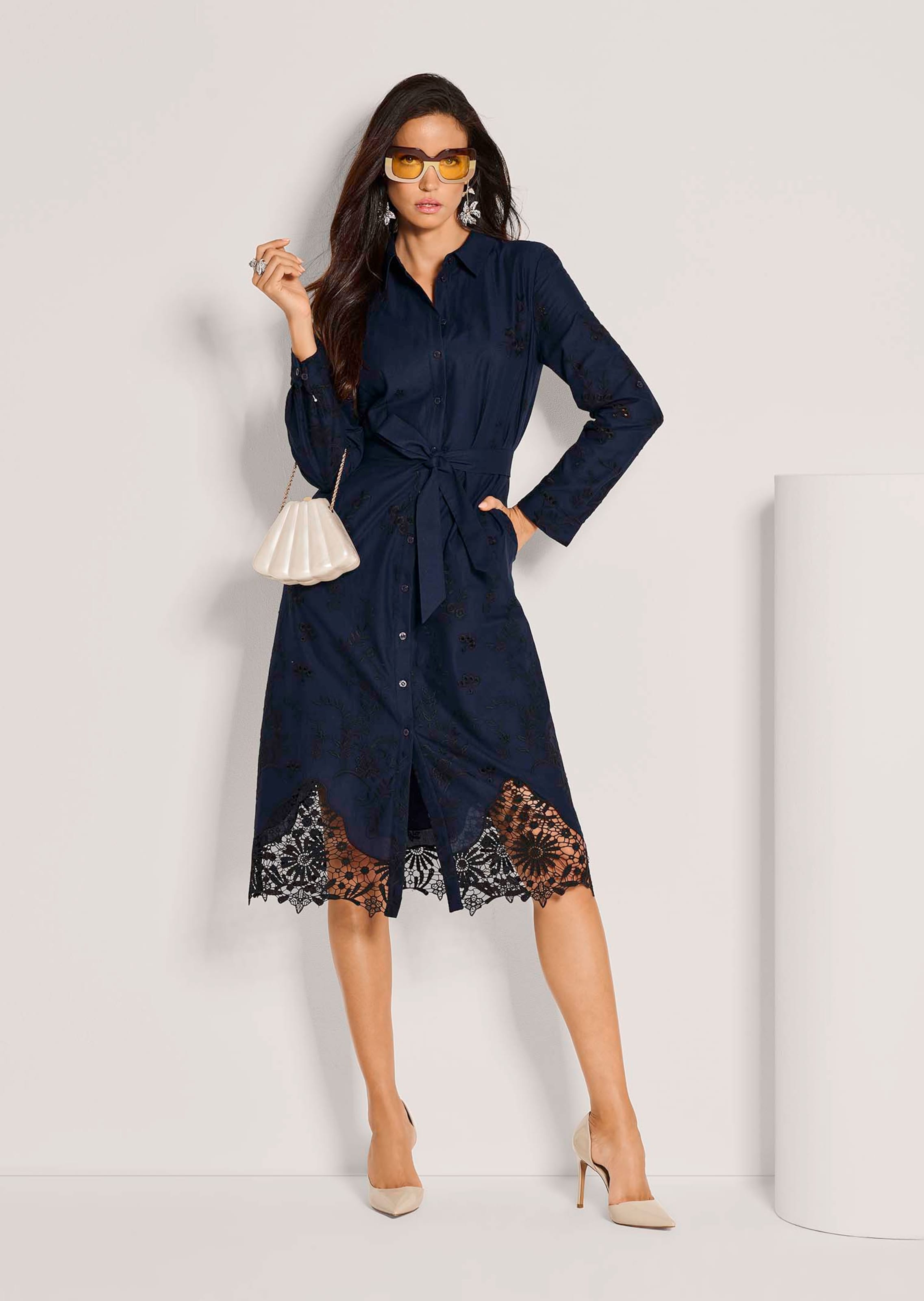 Embroidered shirt dress with lac in navy | MADELEINE Fashion