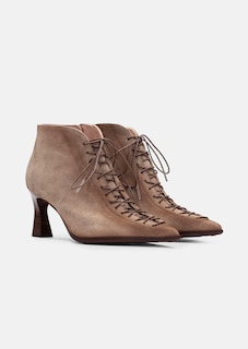 Bottines en cuir avec un laçage original thumbnail 2