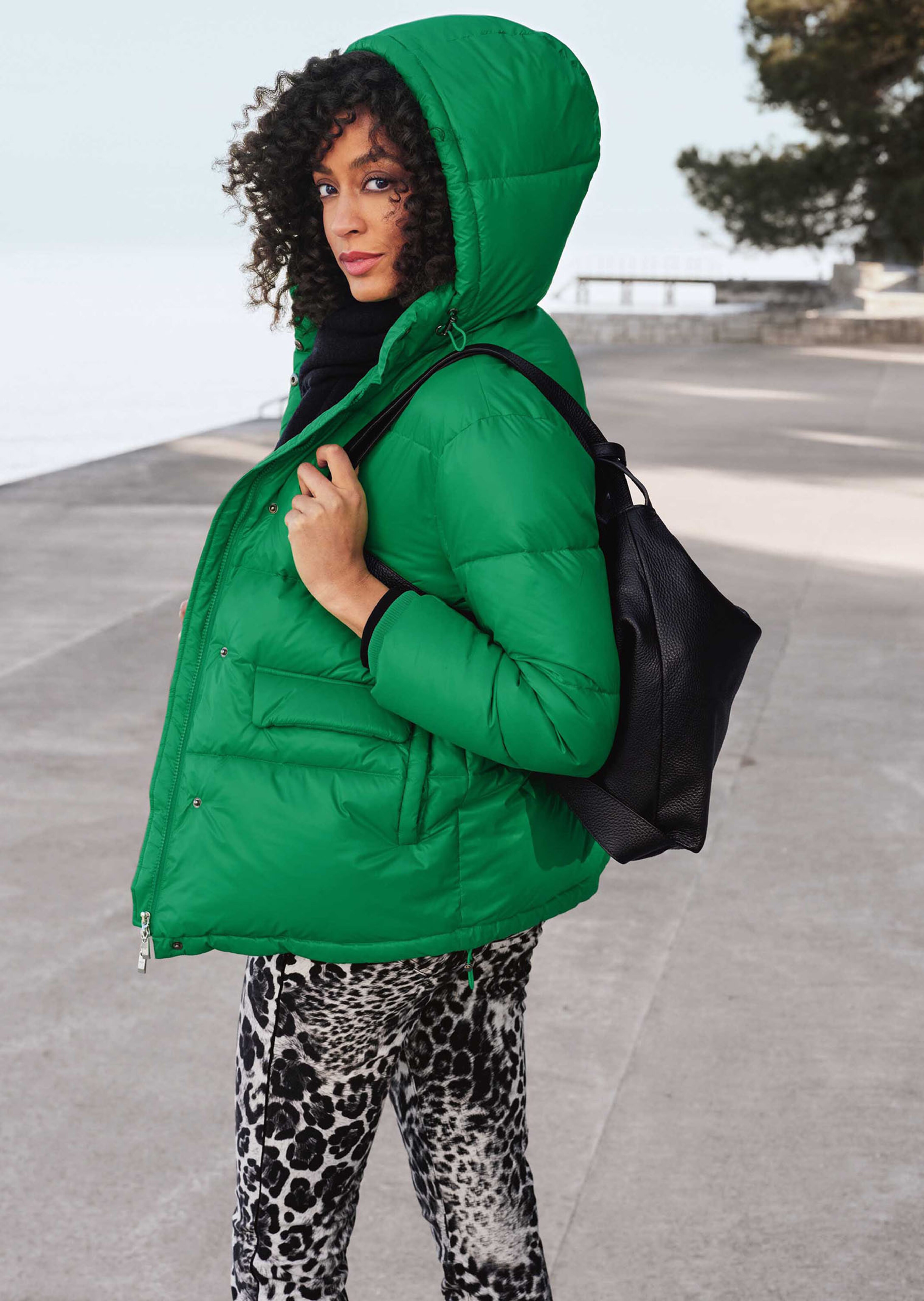Wattierte Steppjacke mit Kapuze und Windstoppern