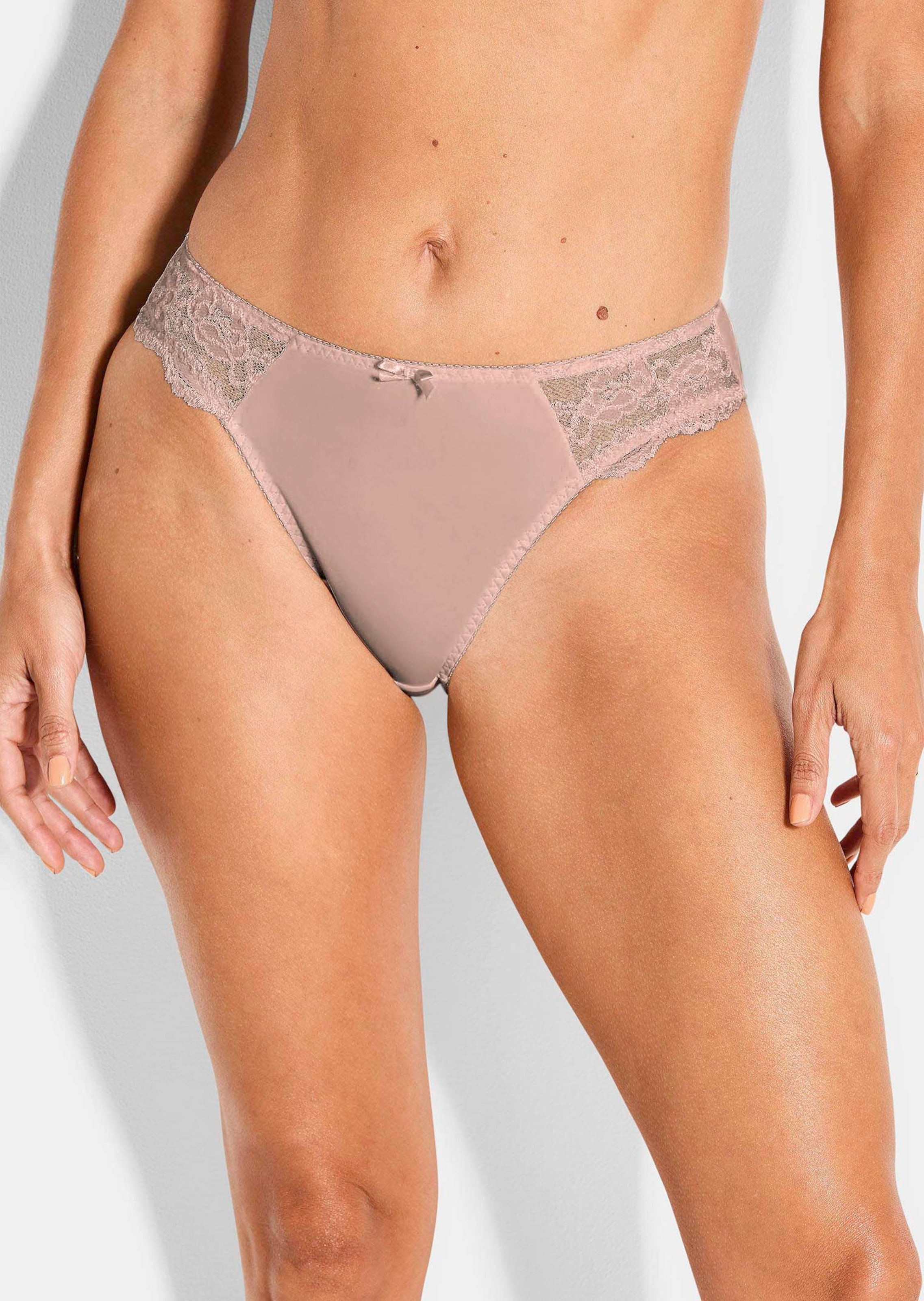 Hüftslip aus femininer Spitze