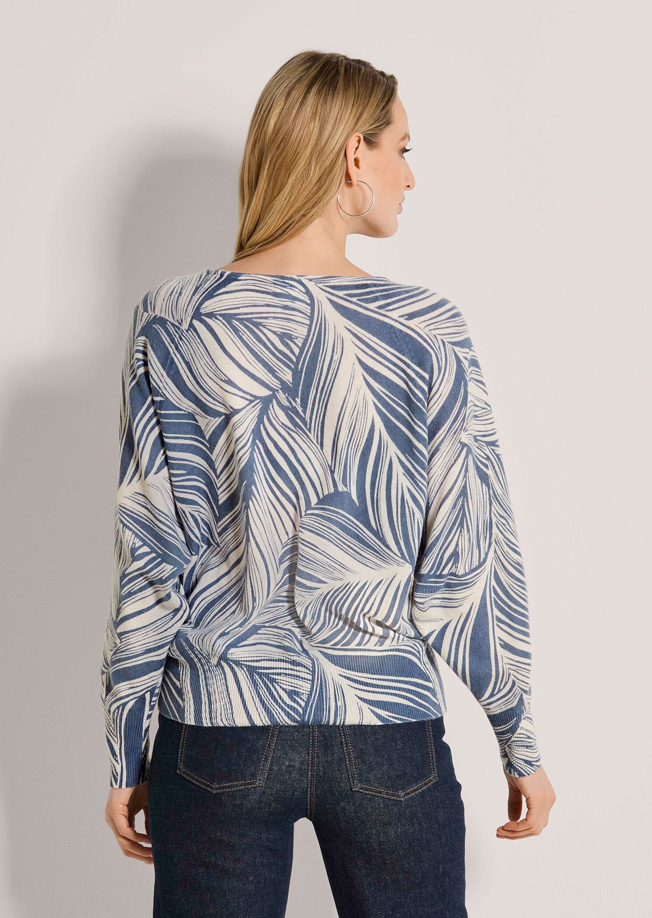 Pull en cachemire avec impression feuilles thumbnail 4