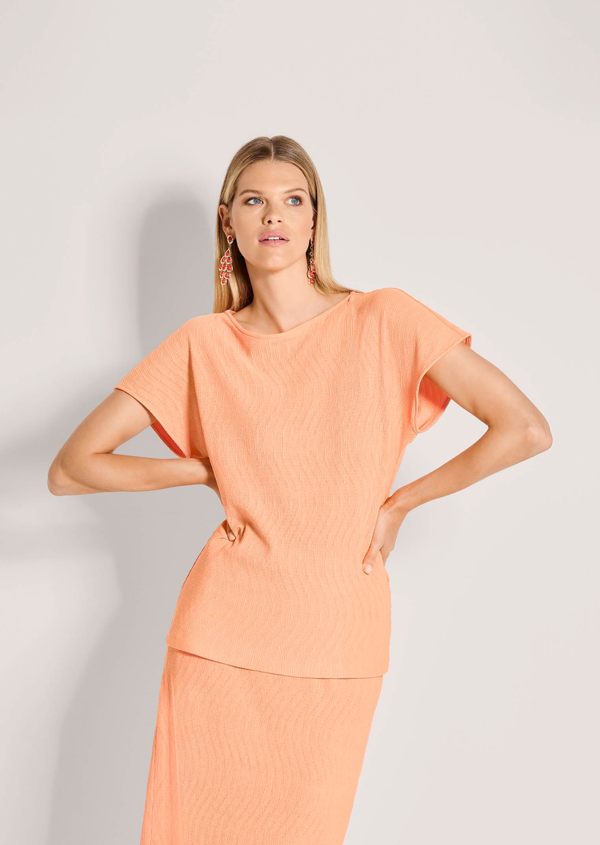 Struktur-Shirt mit U-Boot-Ausschnitt