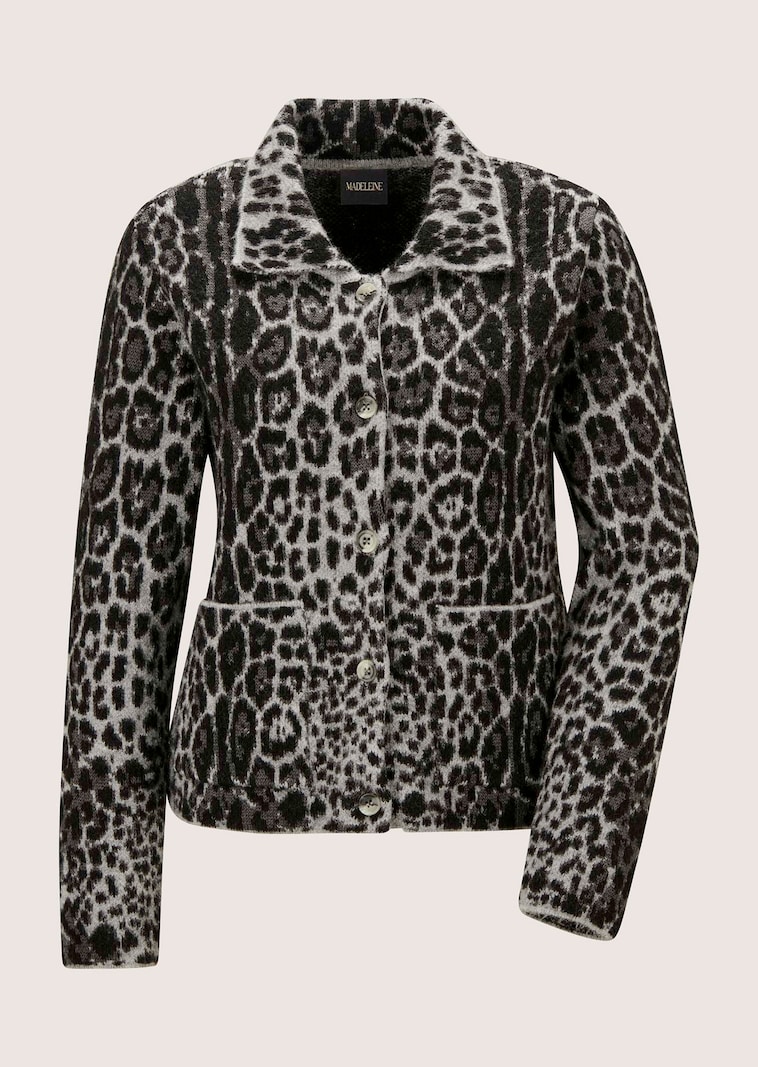 On-trend cardigan with leopard jacquard pattern