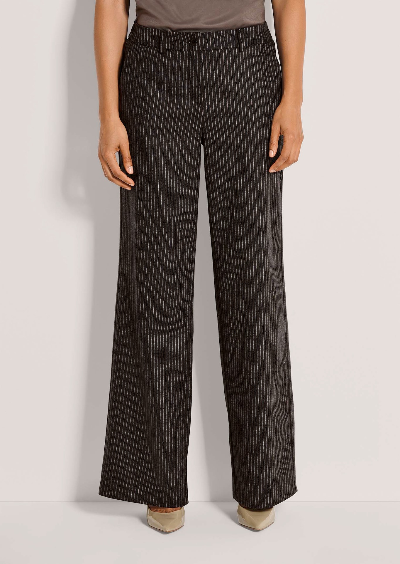 Broek met krijtstreep en wijde pijpen