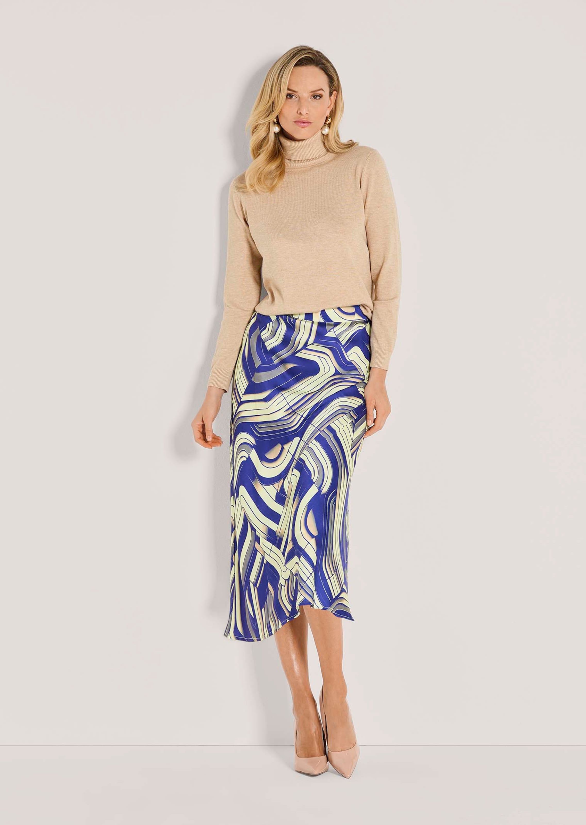 Flared midi skirt with all-over print thumbnail 3