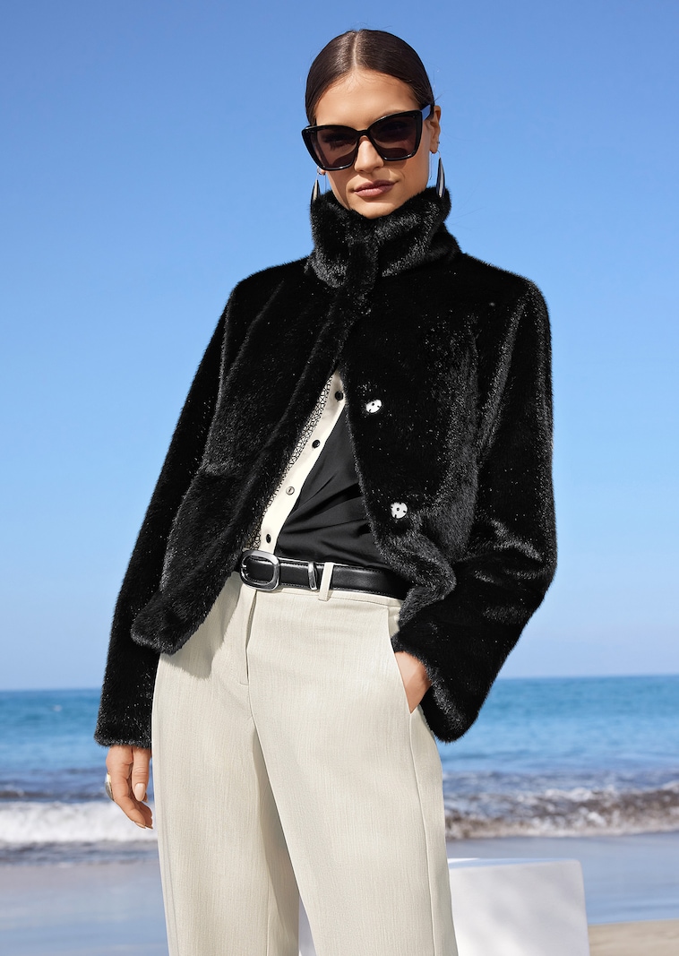 Veste courte tendance en fausse fourrure