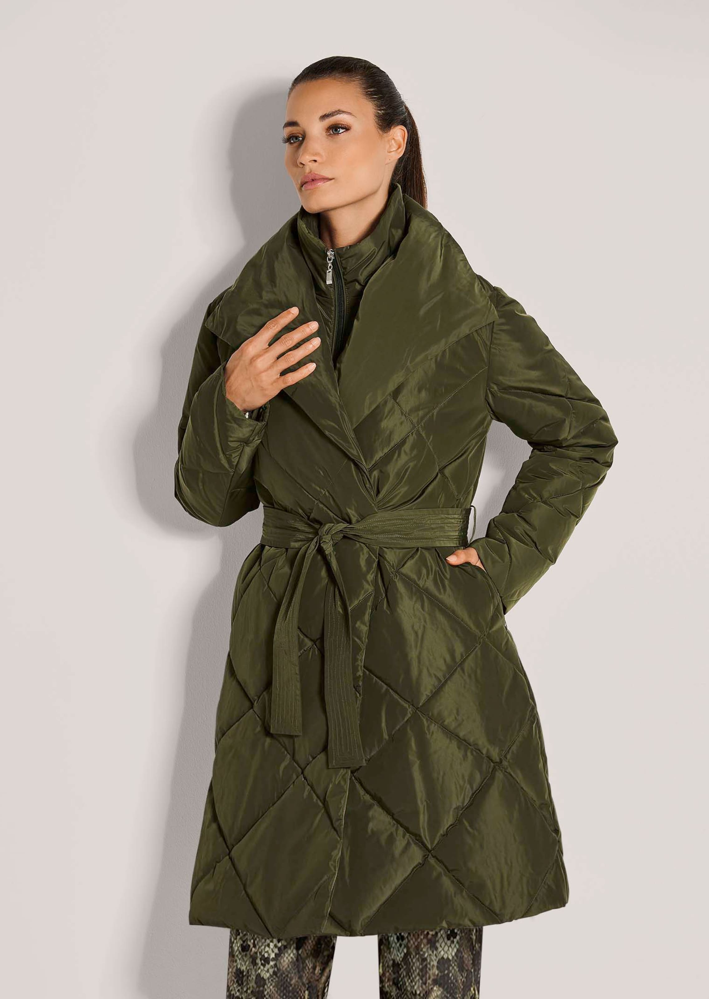 Manteau matelassé en losange avec ceinture à nouer